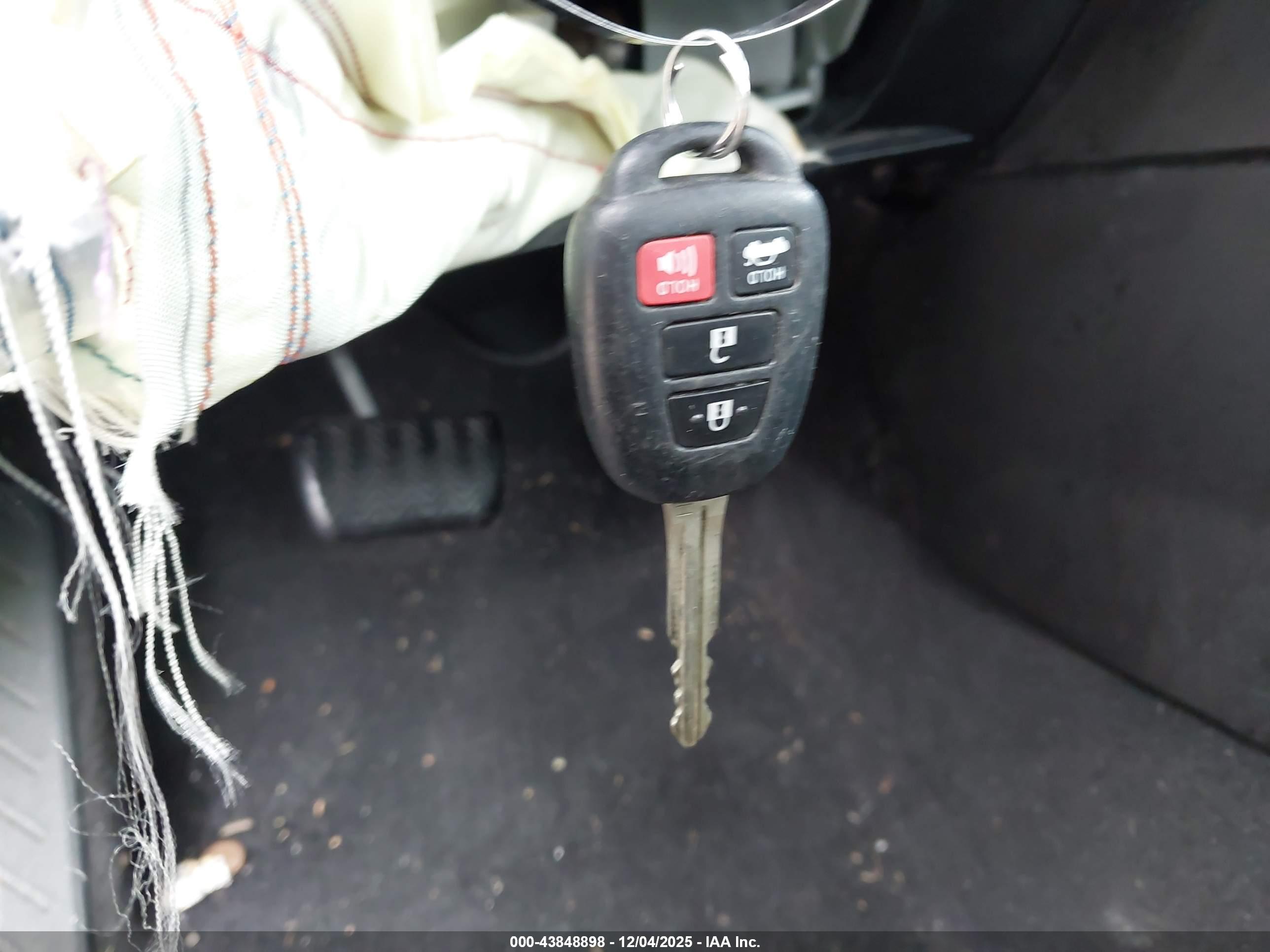 TOYOTA COROLLA image 11
