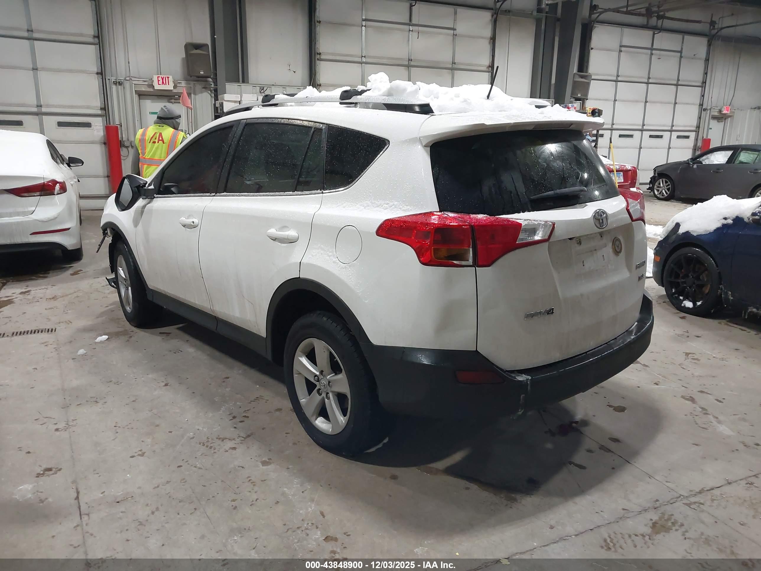 TOYOTA RAV4 image 3