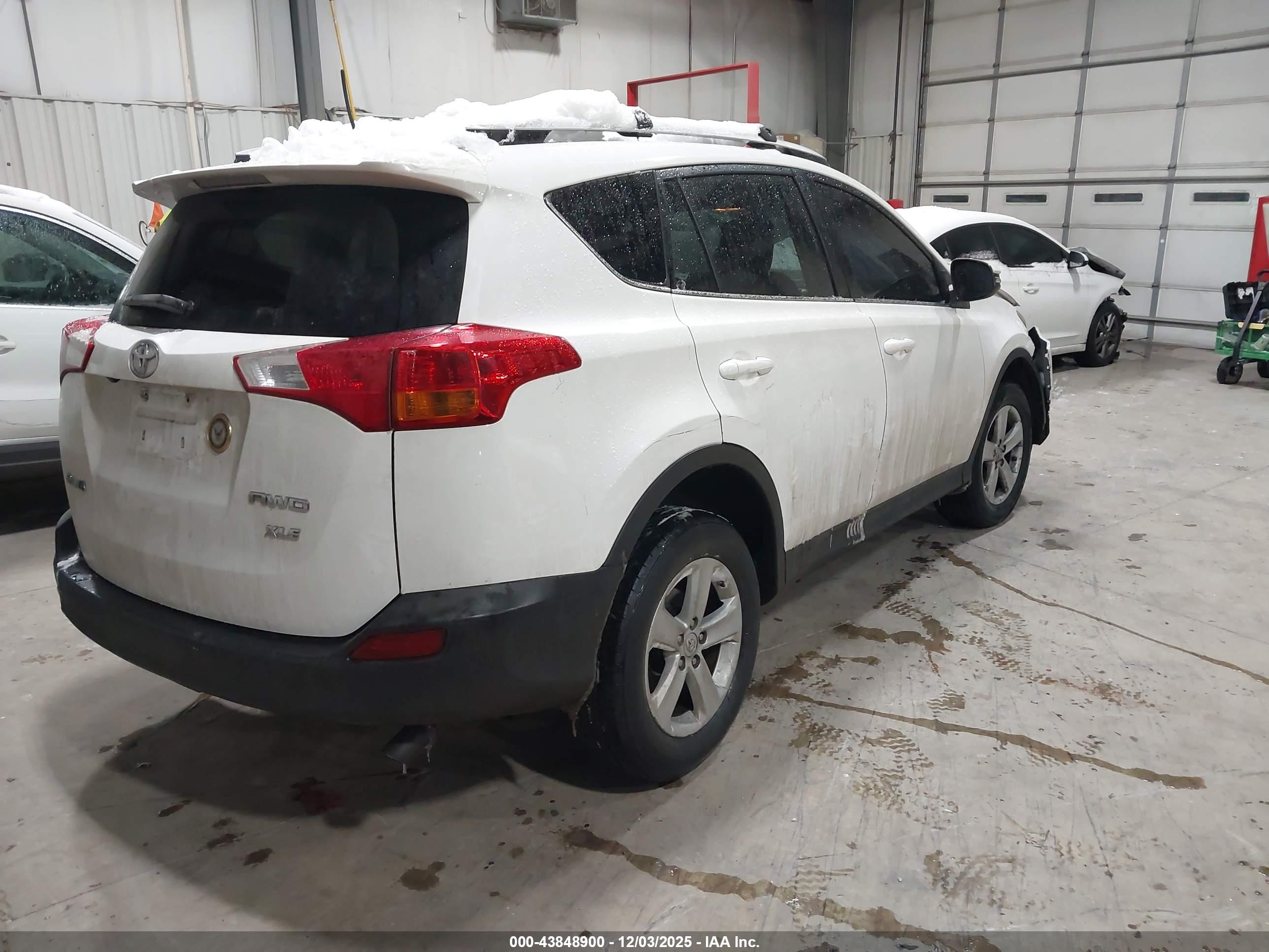 TOYOTA RAV4 image 4