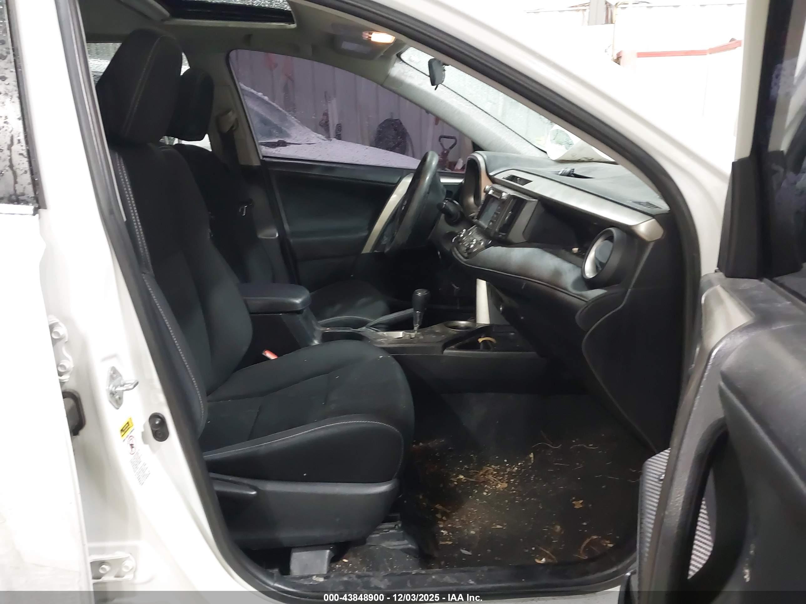 TOYOTA RAV4 image 5