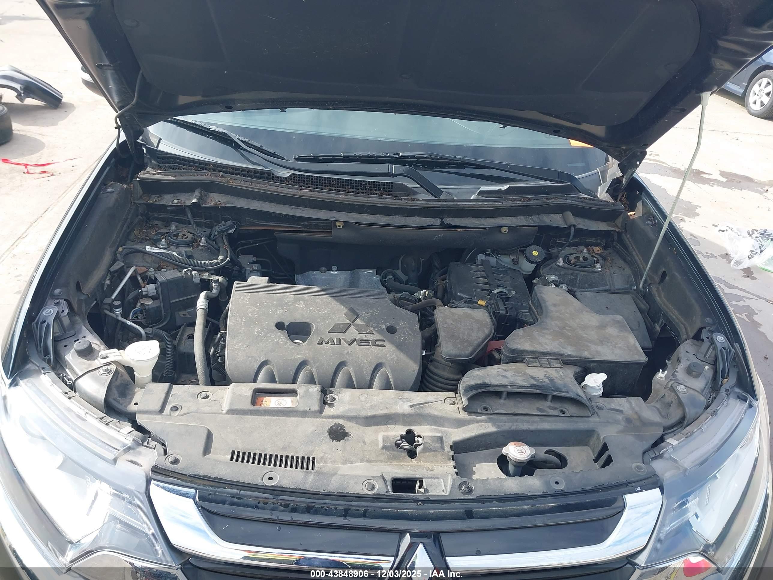MITSUBISHI OUTLANDER image 10