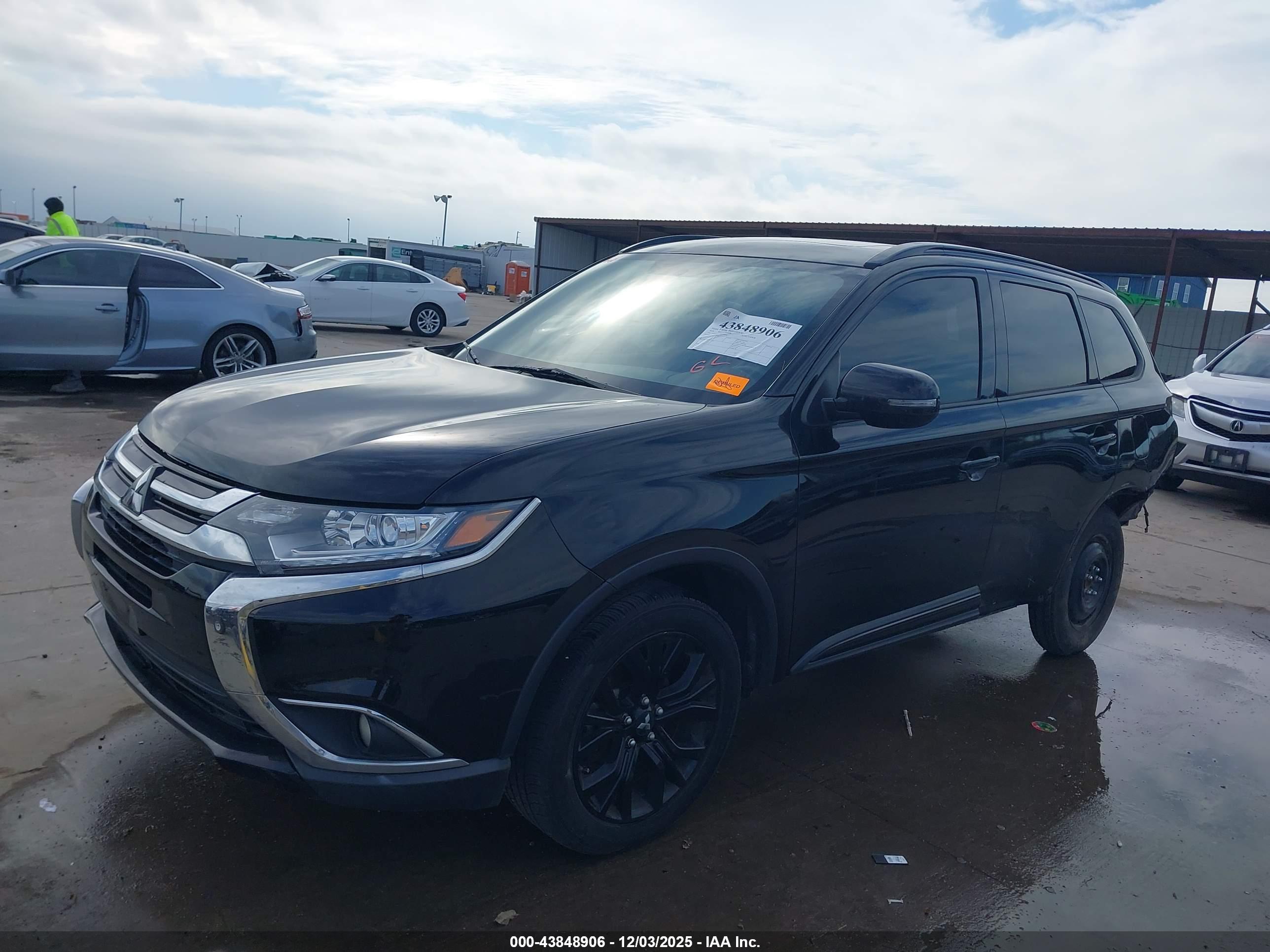 MITSUBISHI OUTLANDER image 2