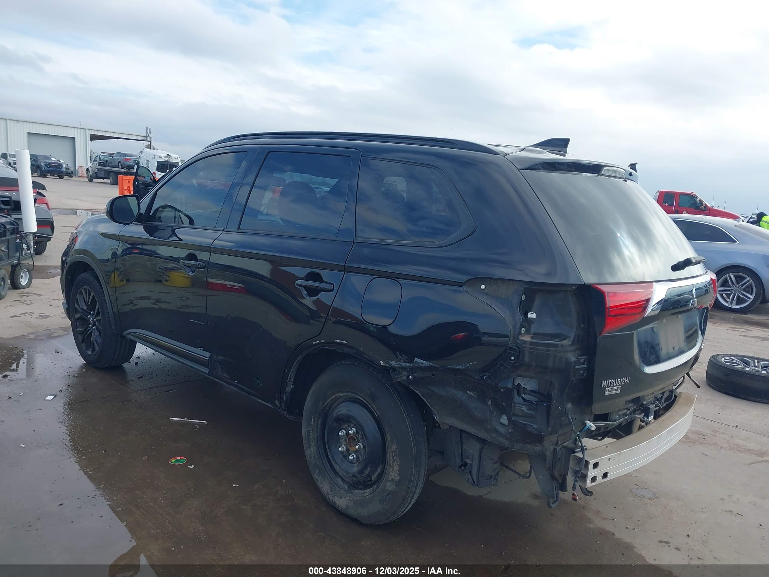 MITSUBISHI OUTLANDER image 3