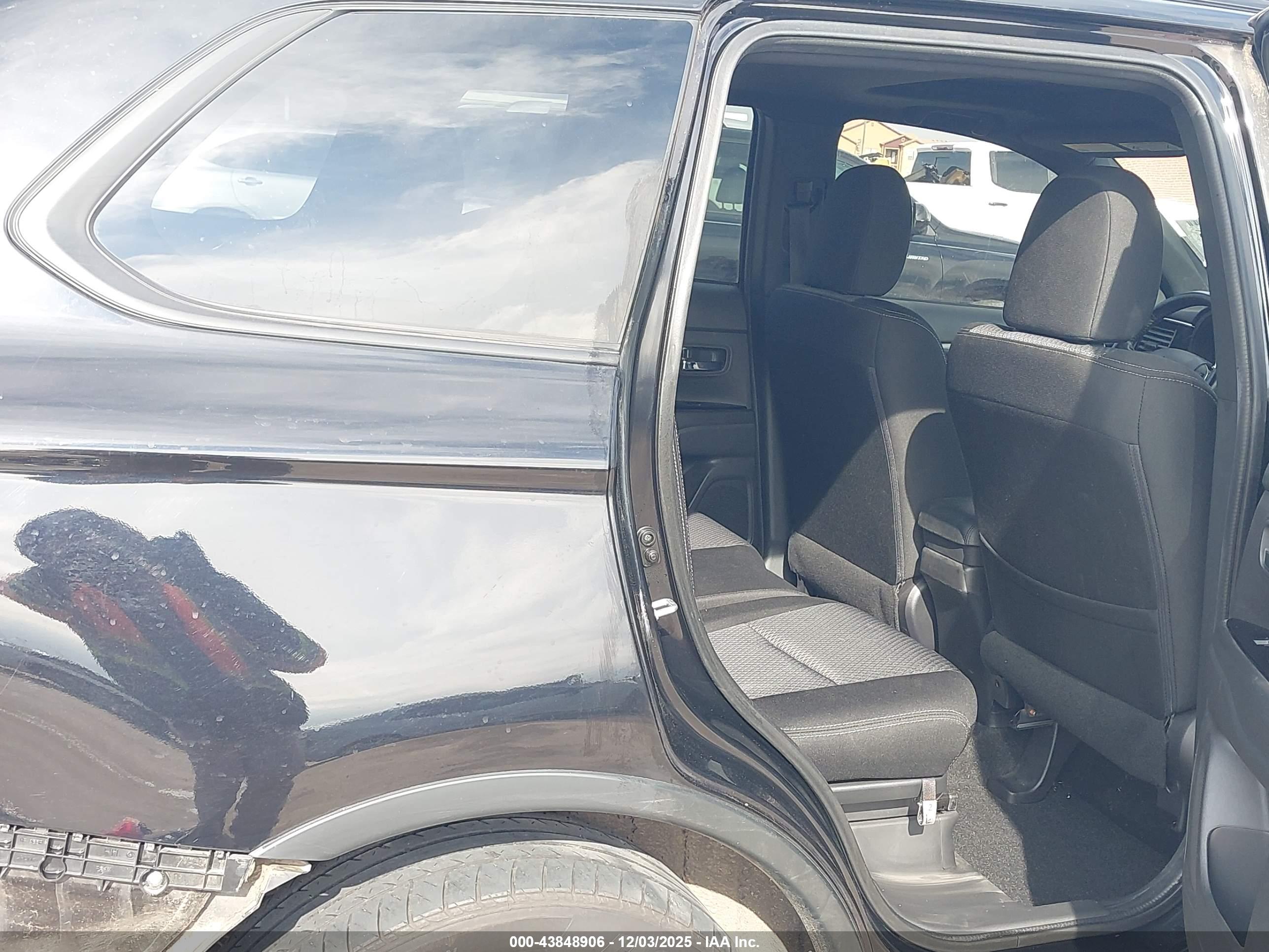 MITSUBISHI OUTLANDER image 8