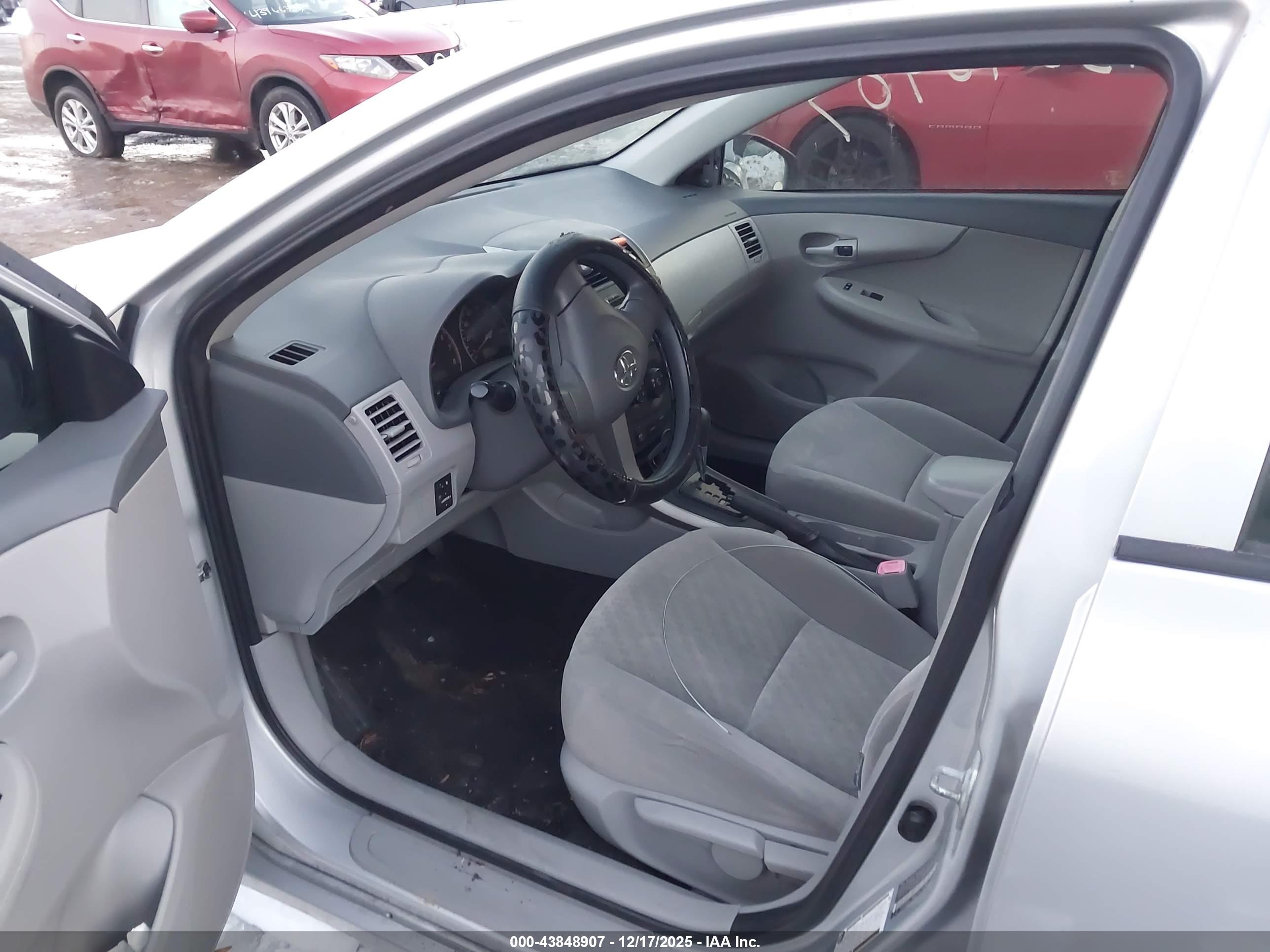 TOYOTA COROLLA image 5