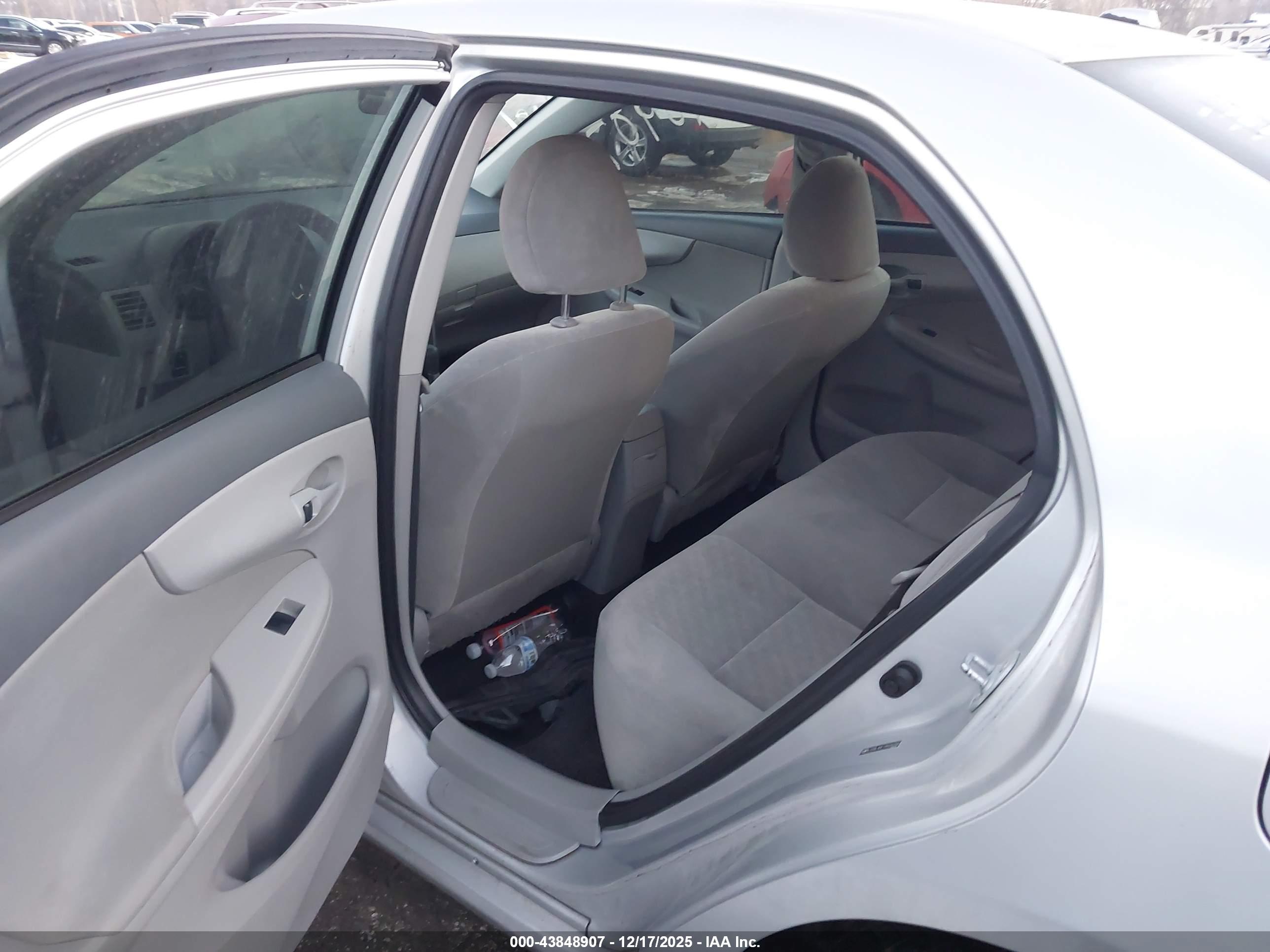 TOYOTA COROLLA image 8