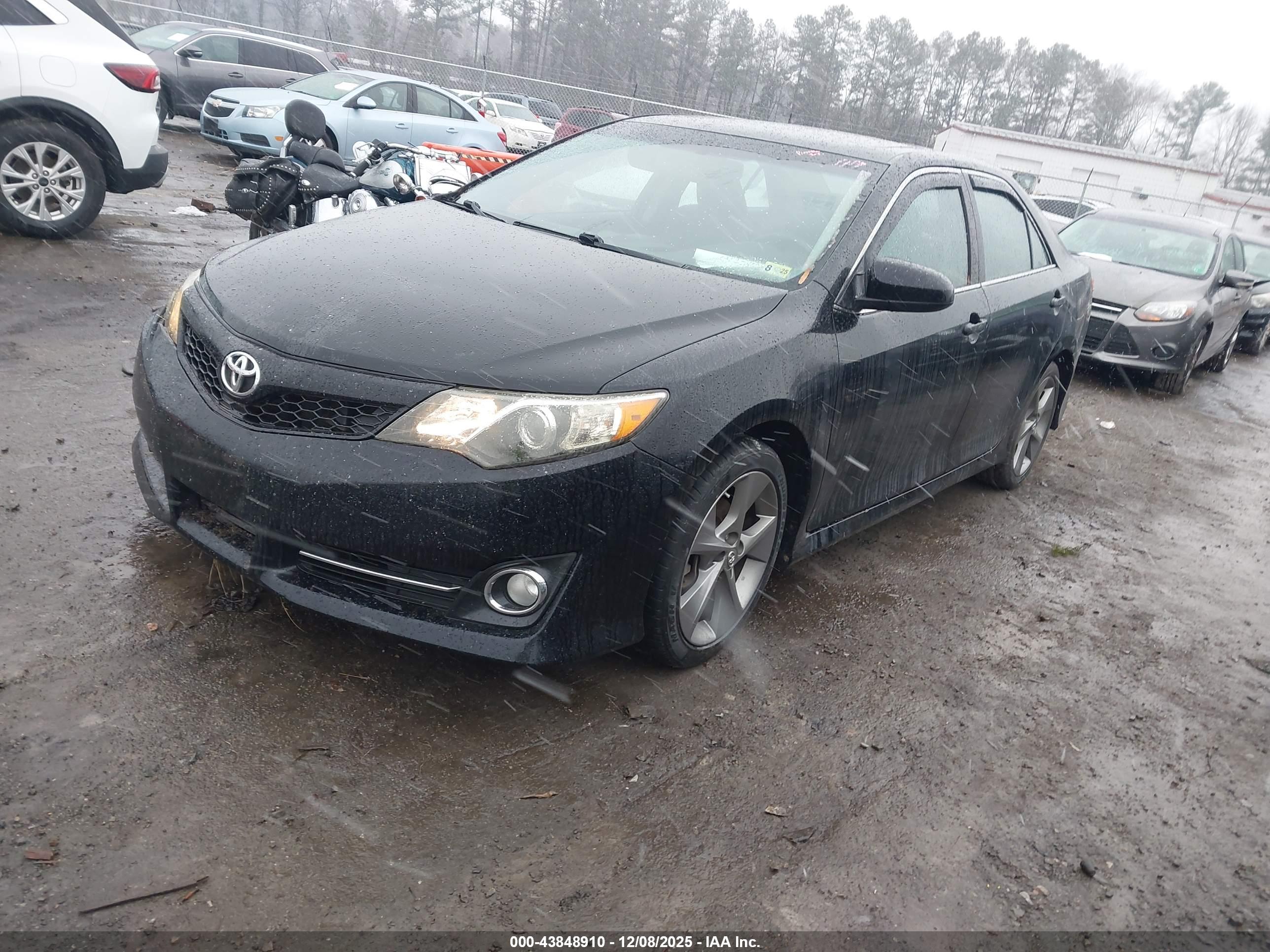 TOYOTA CAMRY image 2