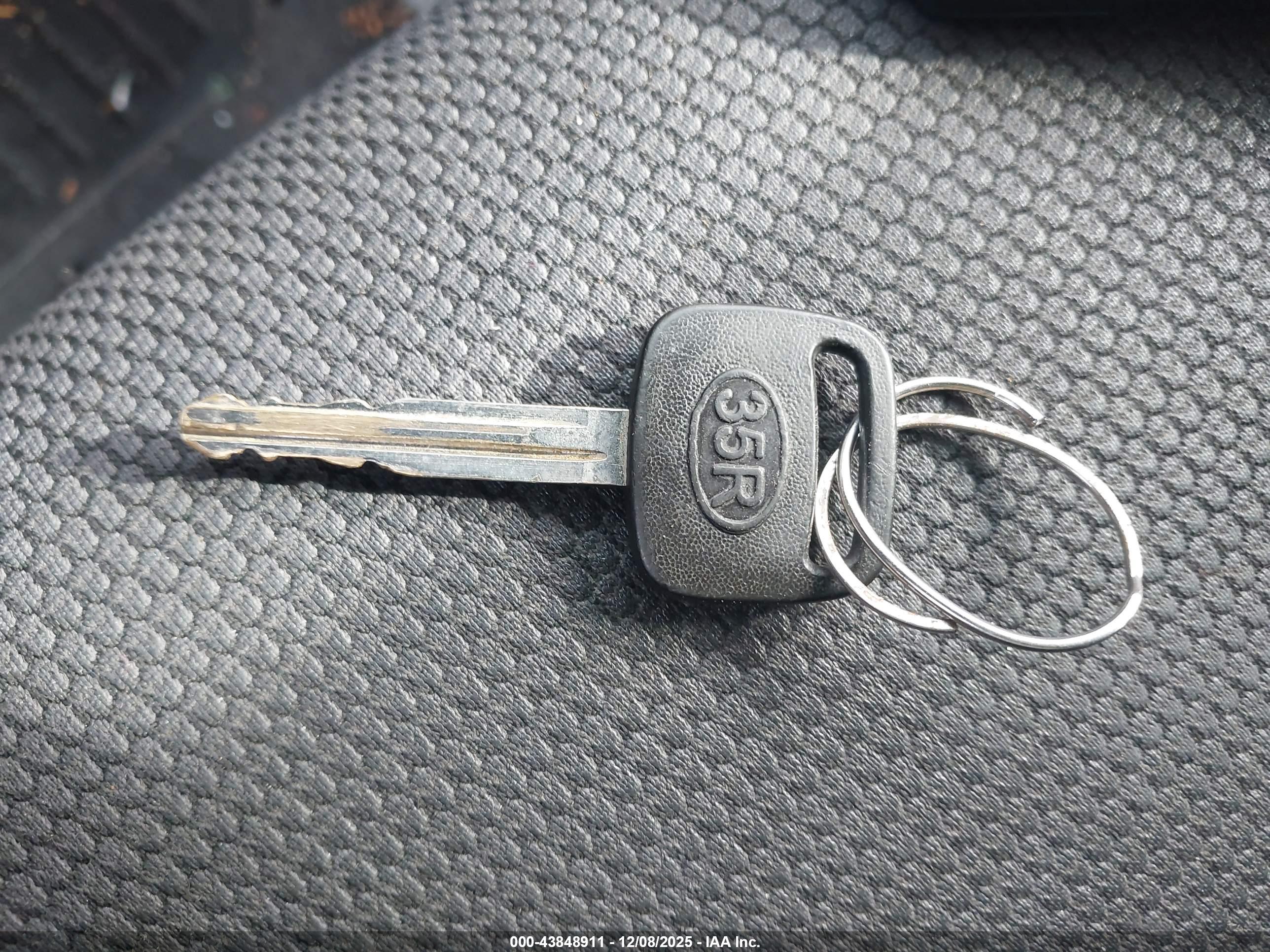 PONTIAC VIBE image 11