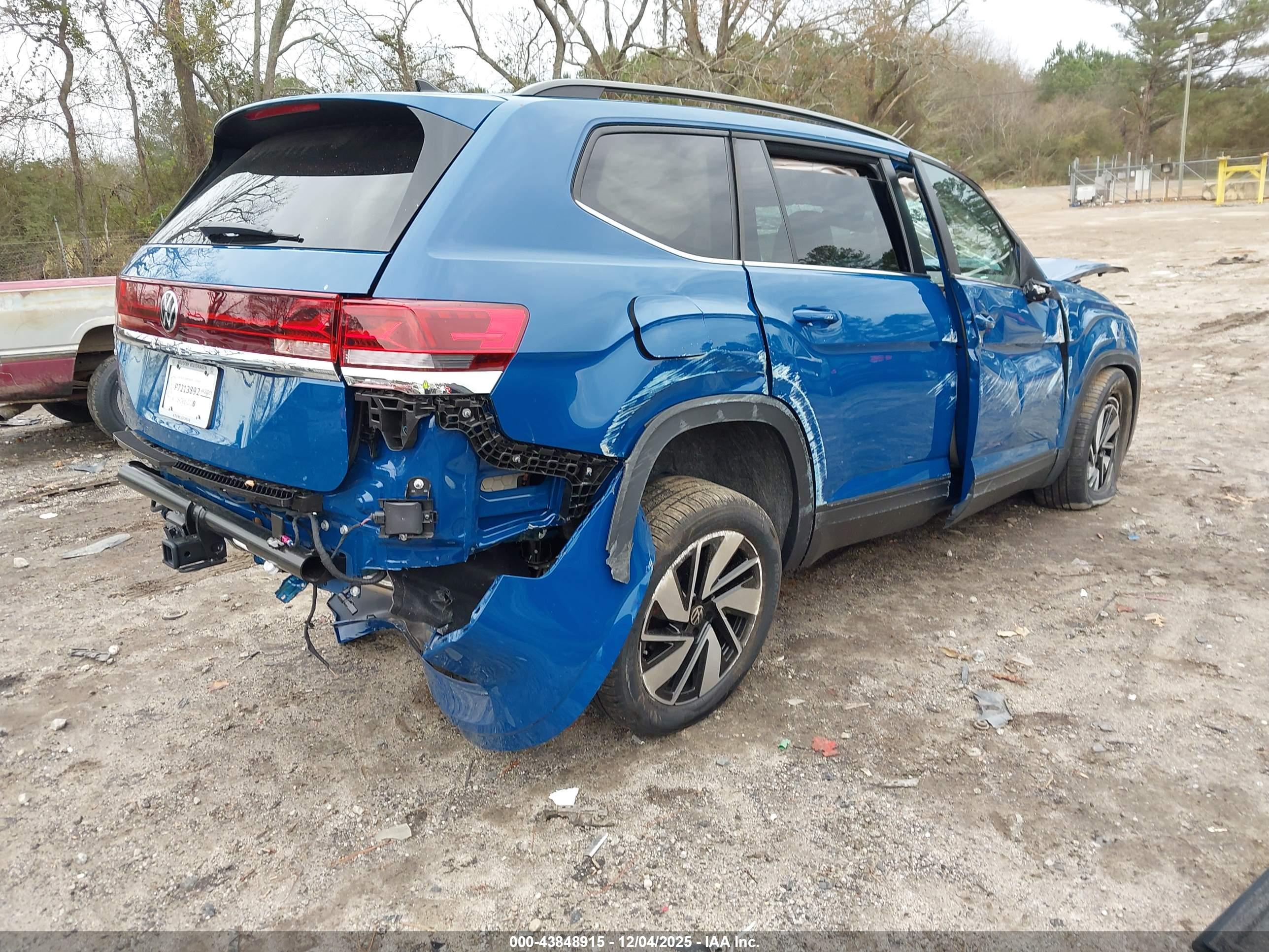 VOLKSWAGEN ATLAS image 4