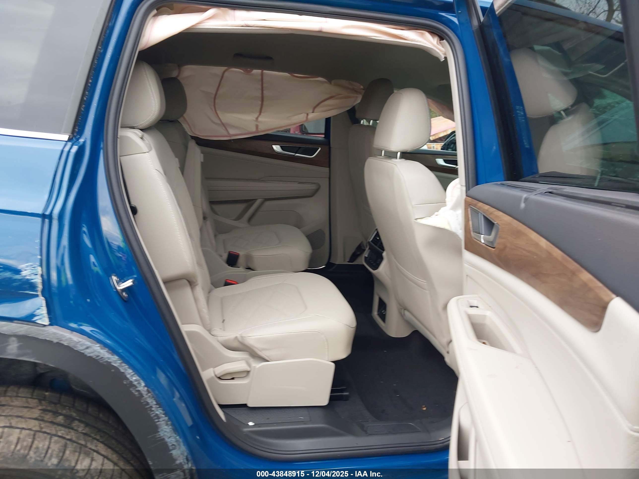 VOLKSWAGEN ATLAS image 8