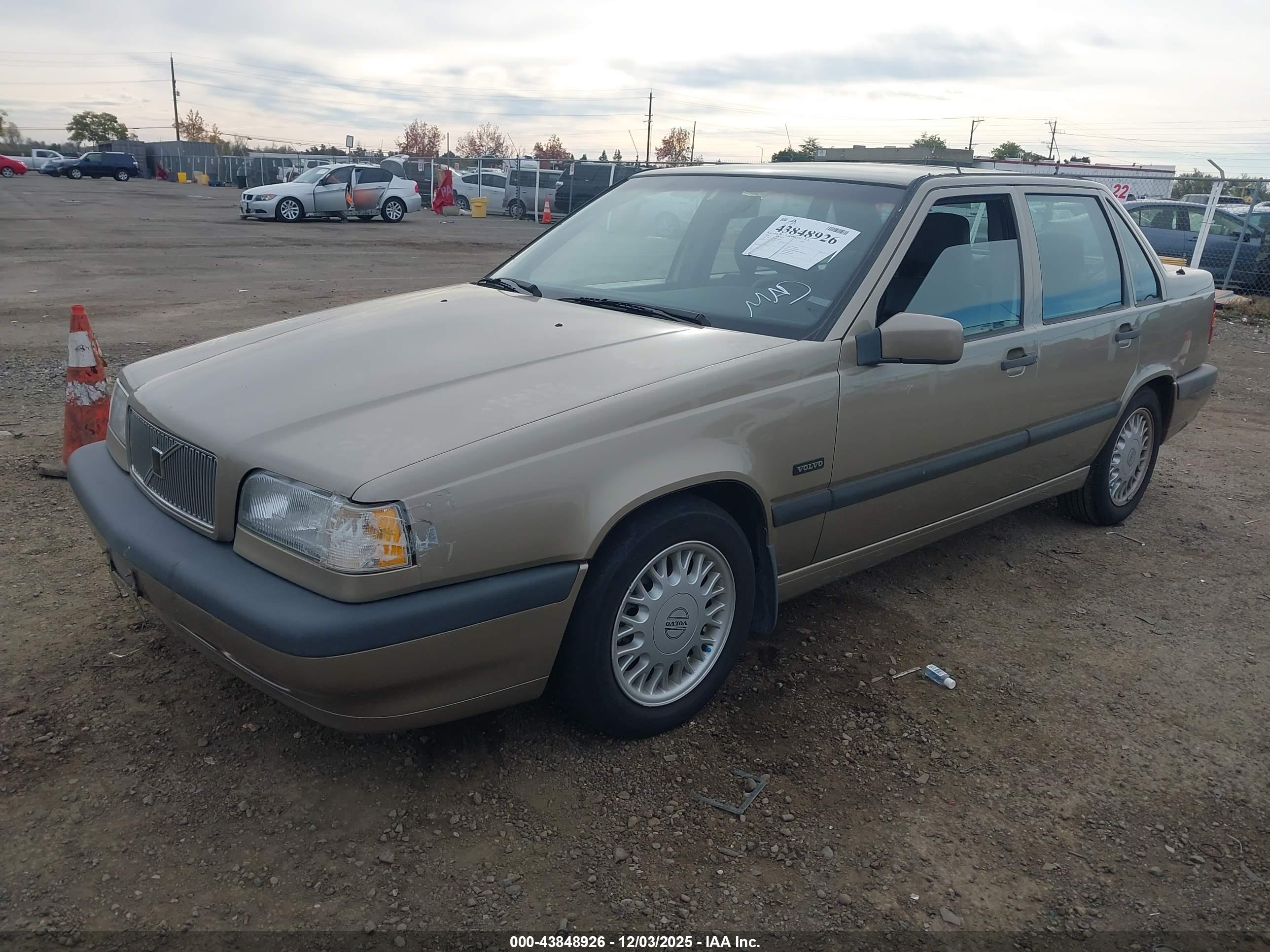 VOLVO 850 image 2