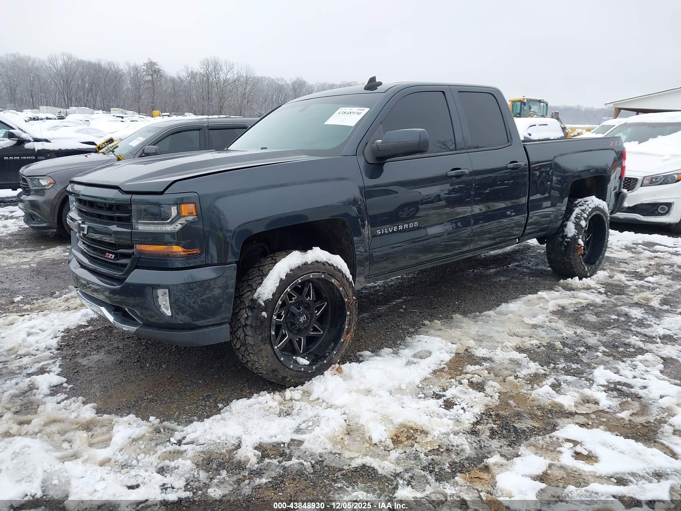 CHEVROLET SILVERADO image 2