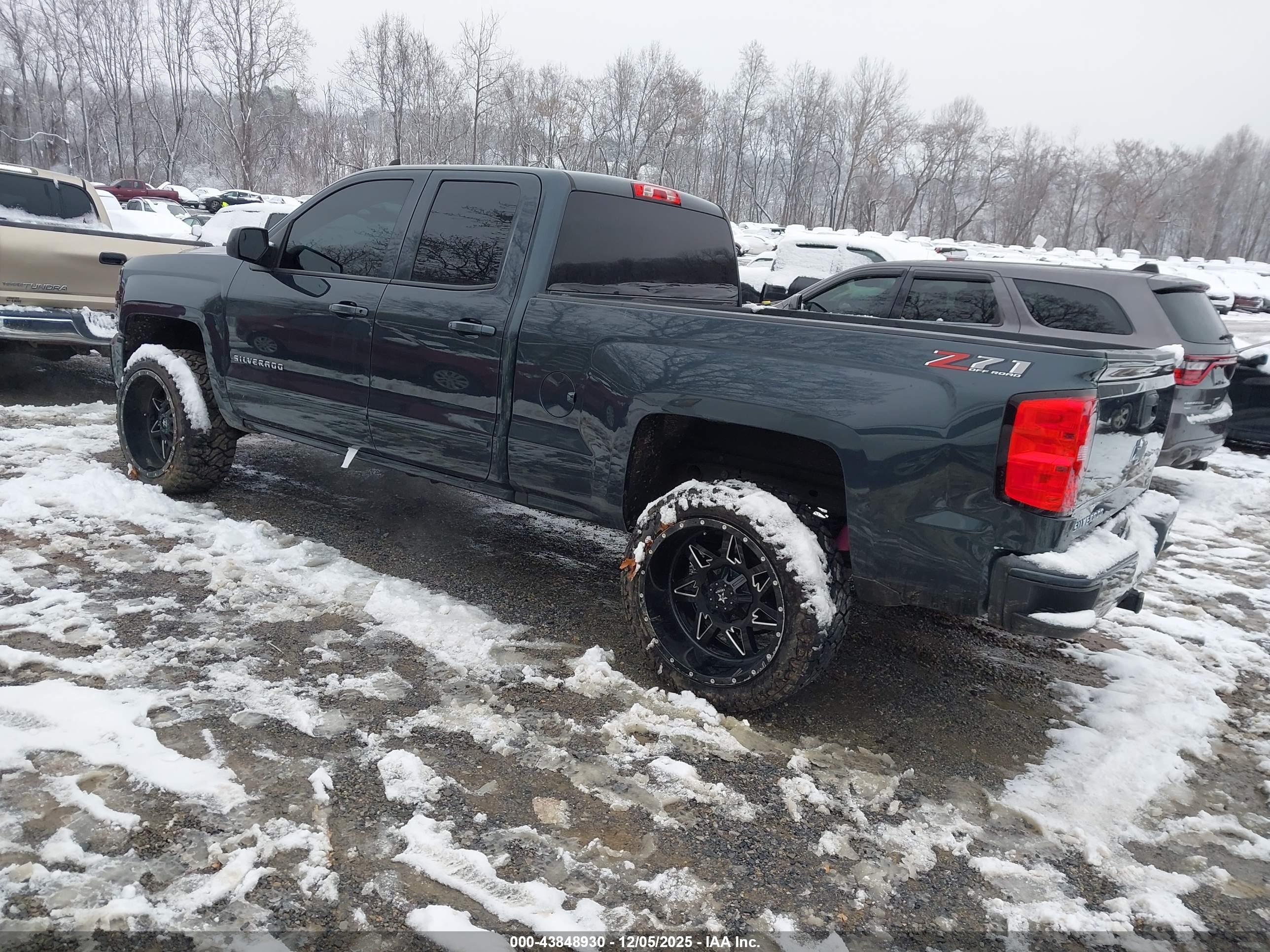 CHEVROLET SILVERADO image 3