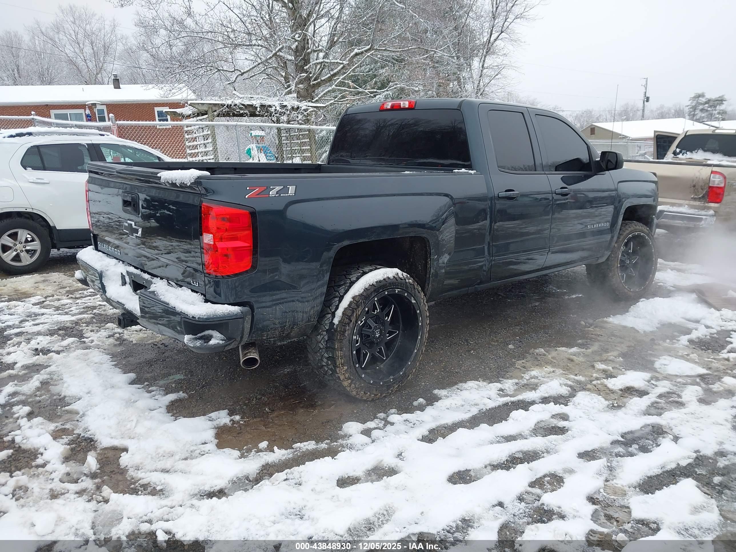 CHEVROLET SILVERADO image 4
