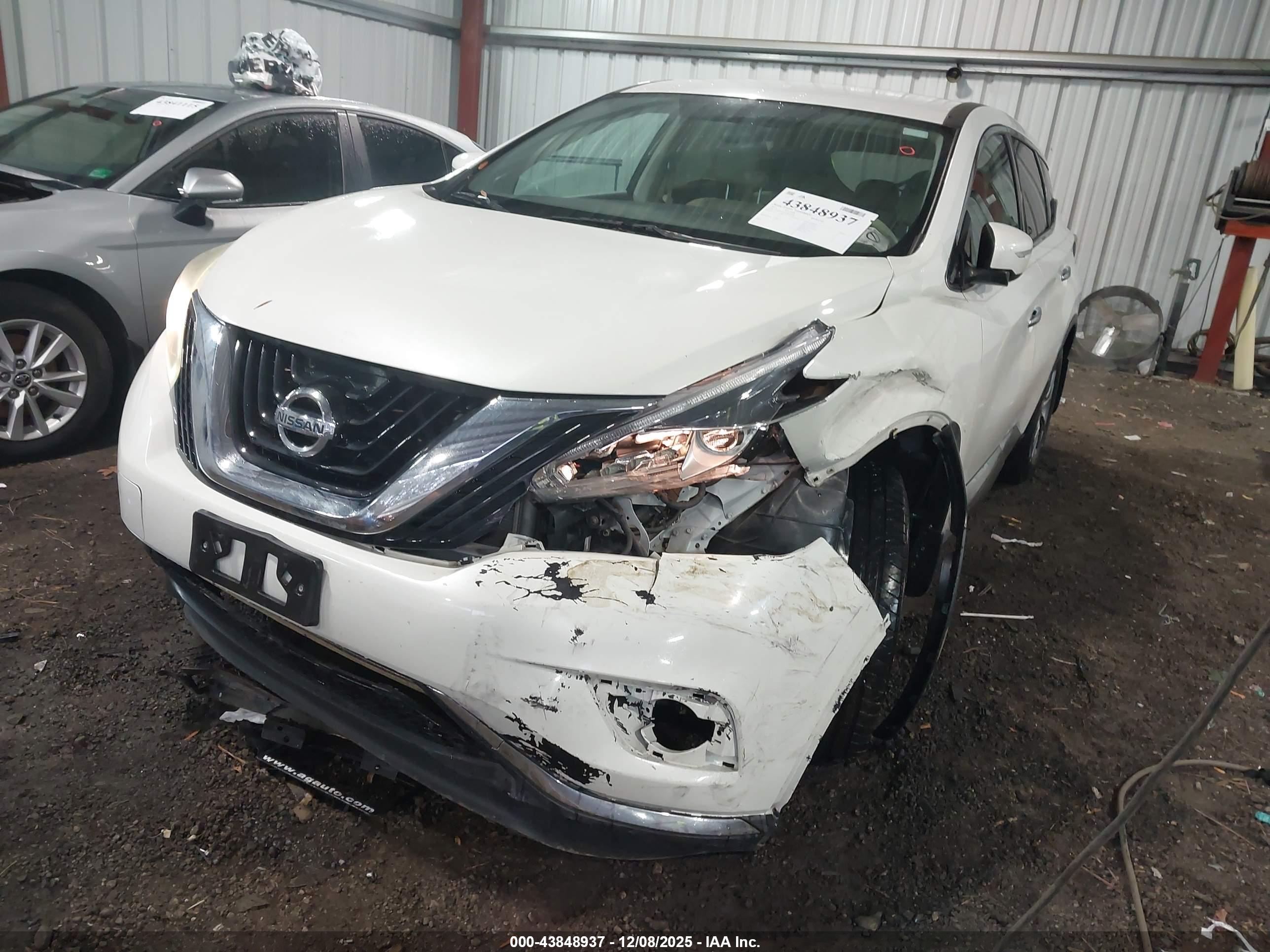 NISSAN MURANO image 2