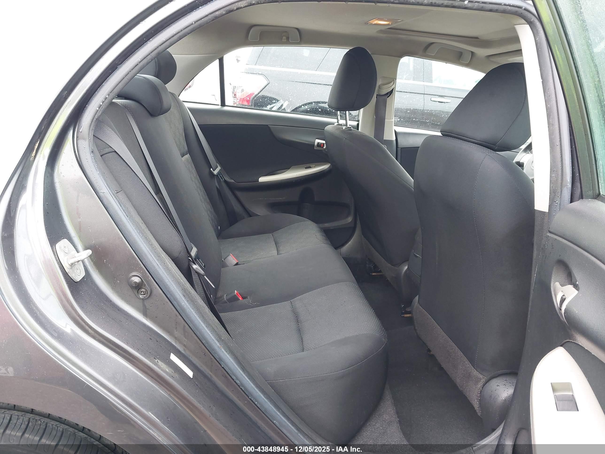 TOYOTA COROLLA image 8