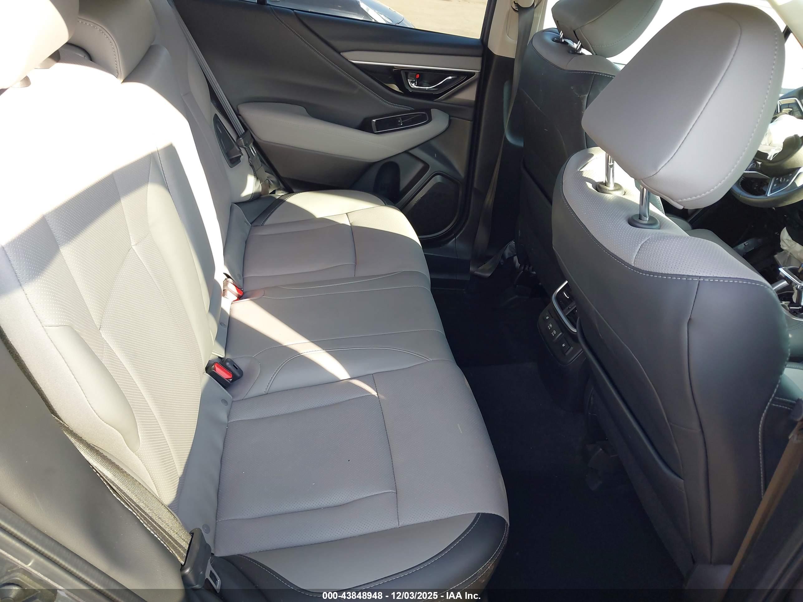 SUBARU OUTBACK image 8