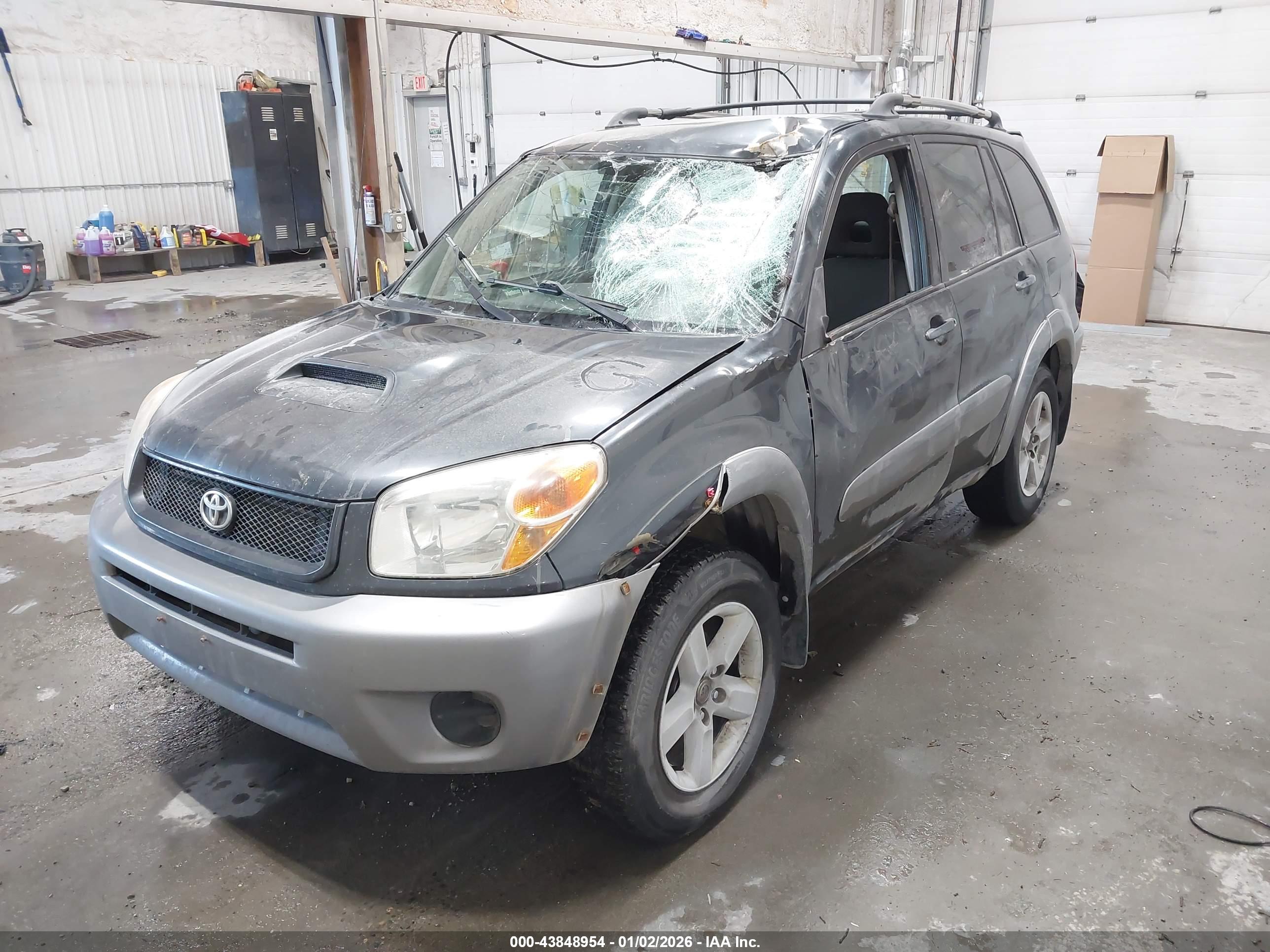 TOYOTA RAV4 image 2