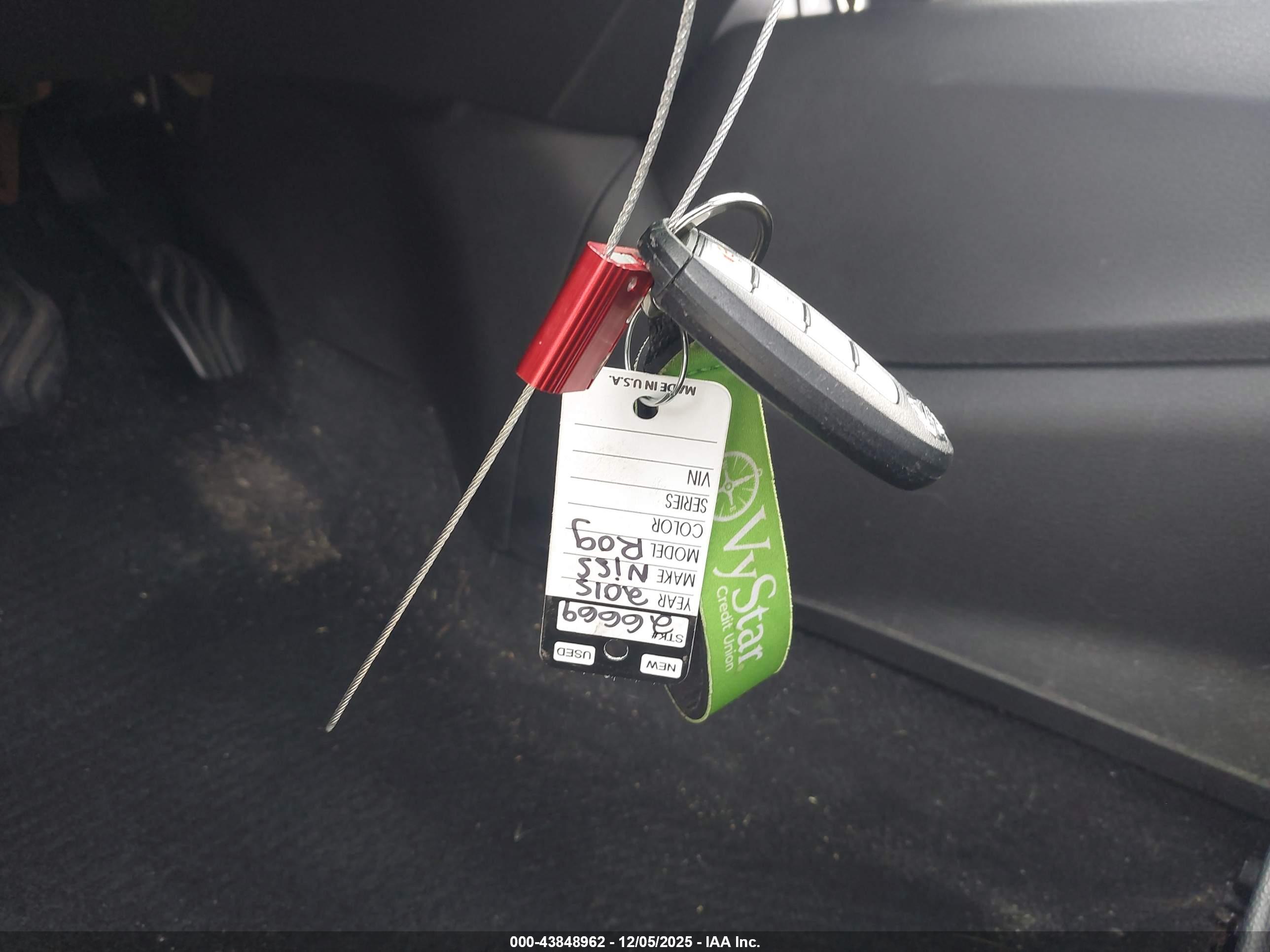 NISSAN ROGUE image 11