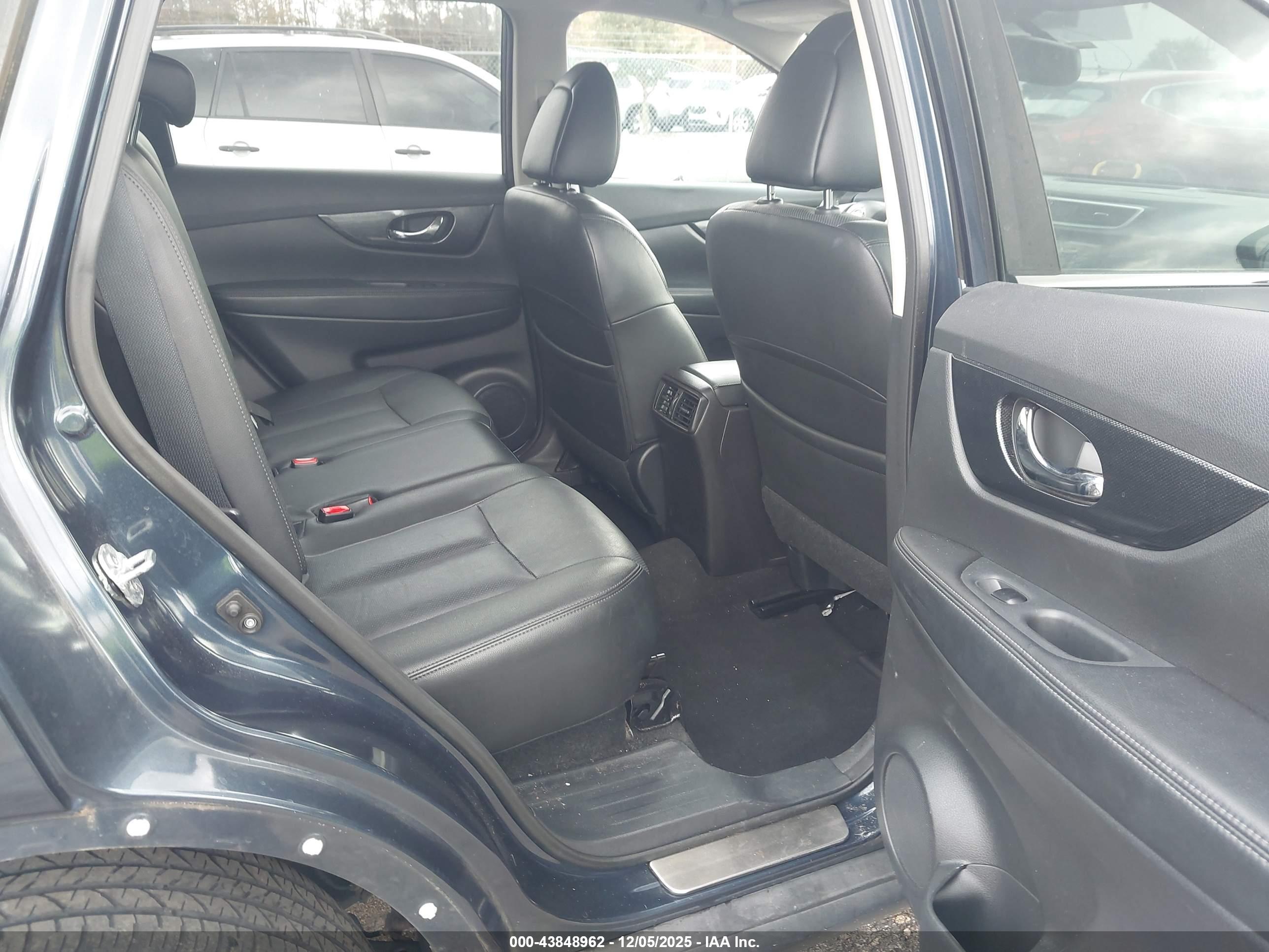 NISSAN ROGUE image 8