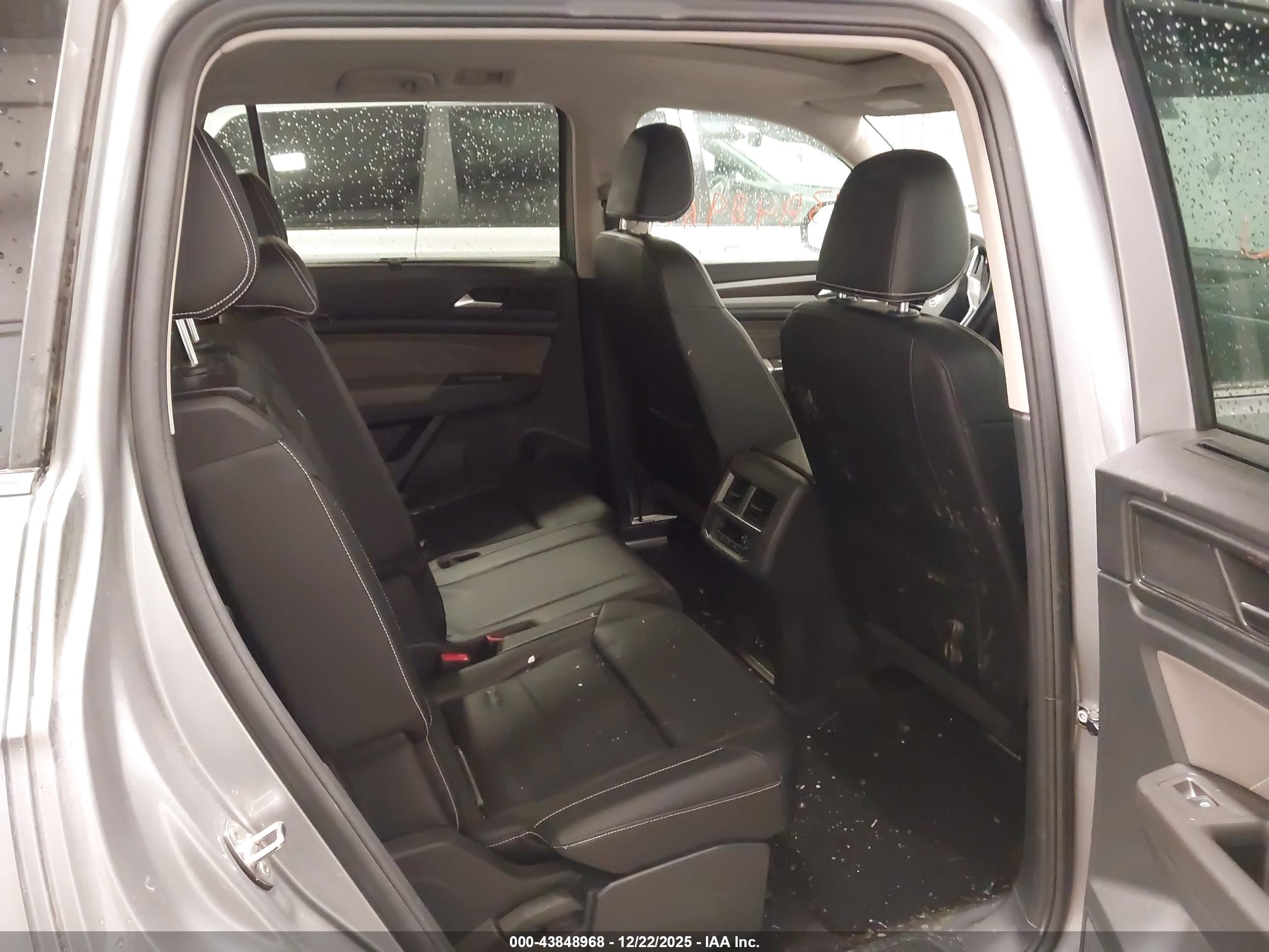 VOLKSWAGEN ATLAS image 8