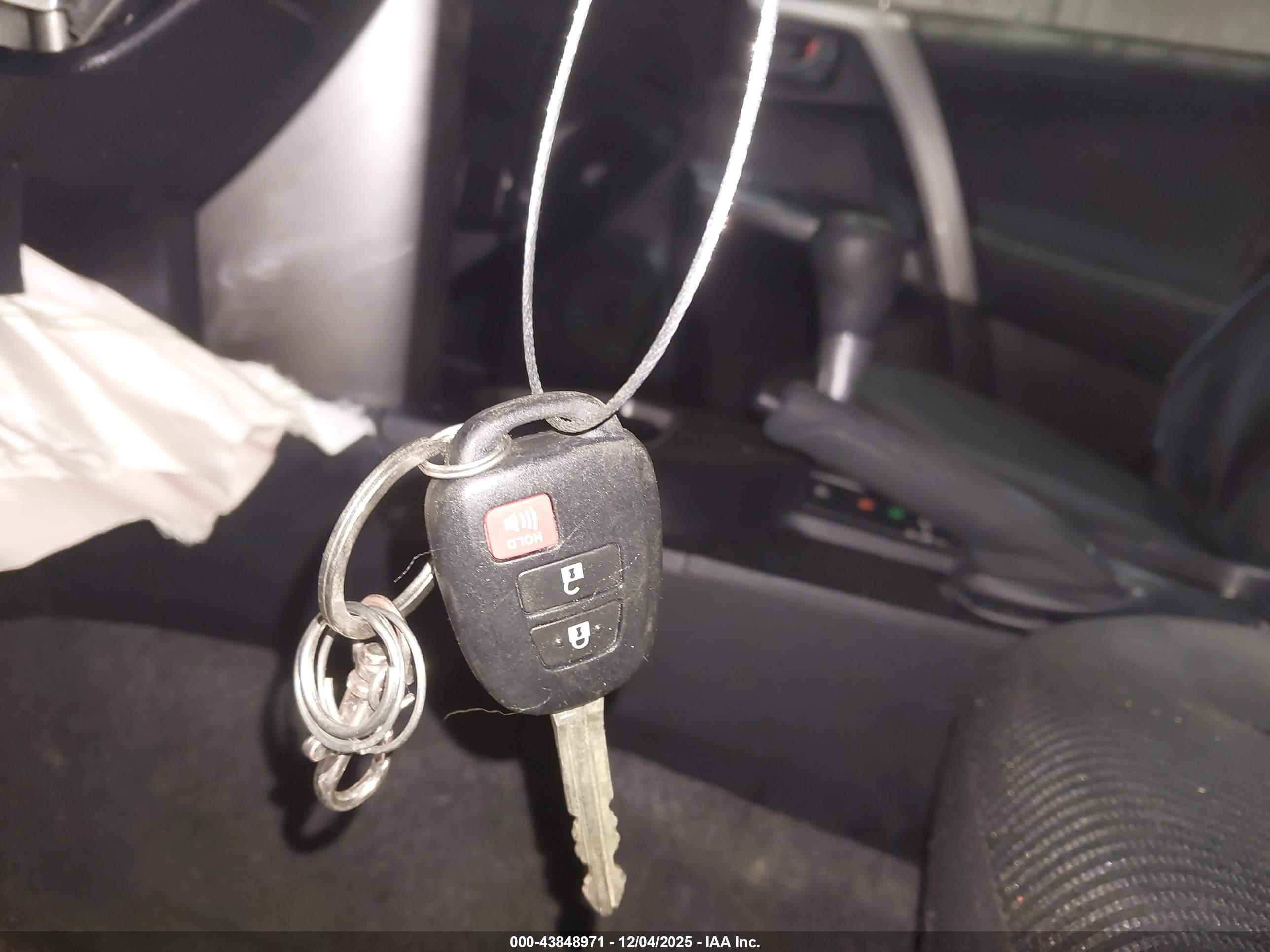 TOYOTA RAV4 image 11