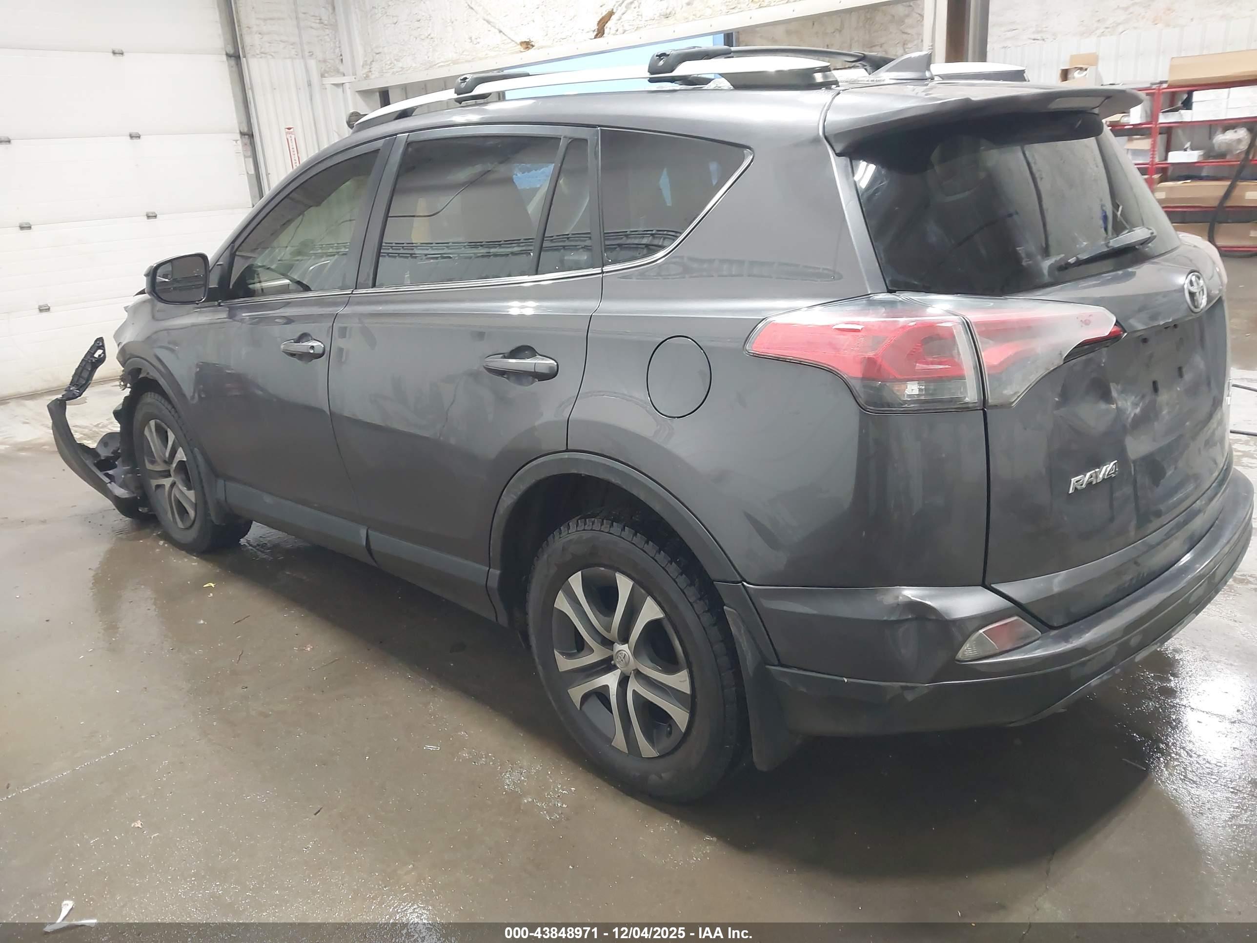 TOYOTA RAV4 image 3
