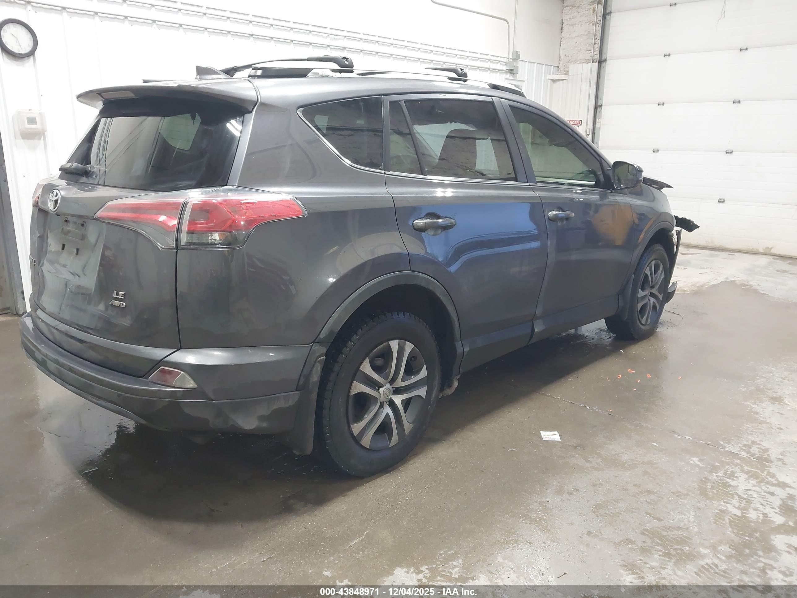 TOYOTA RAV4 image 4
