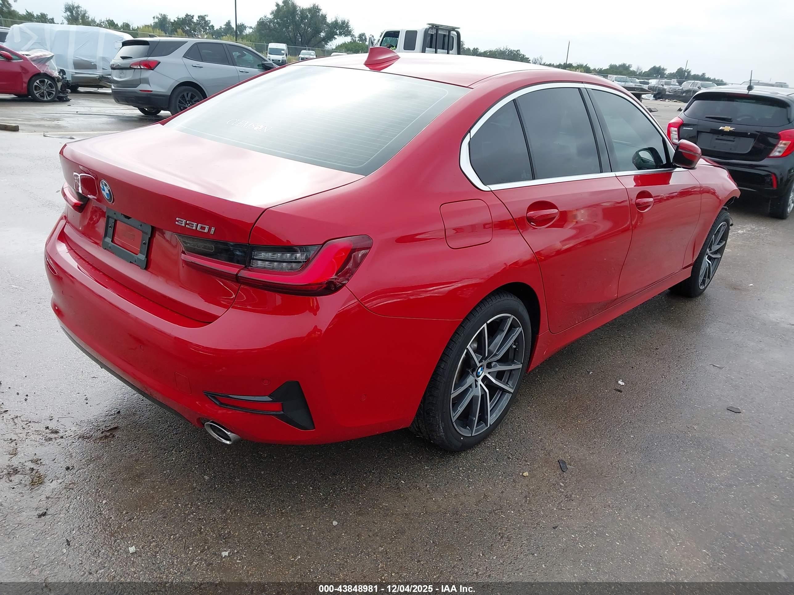 BMW 330I image 4