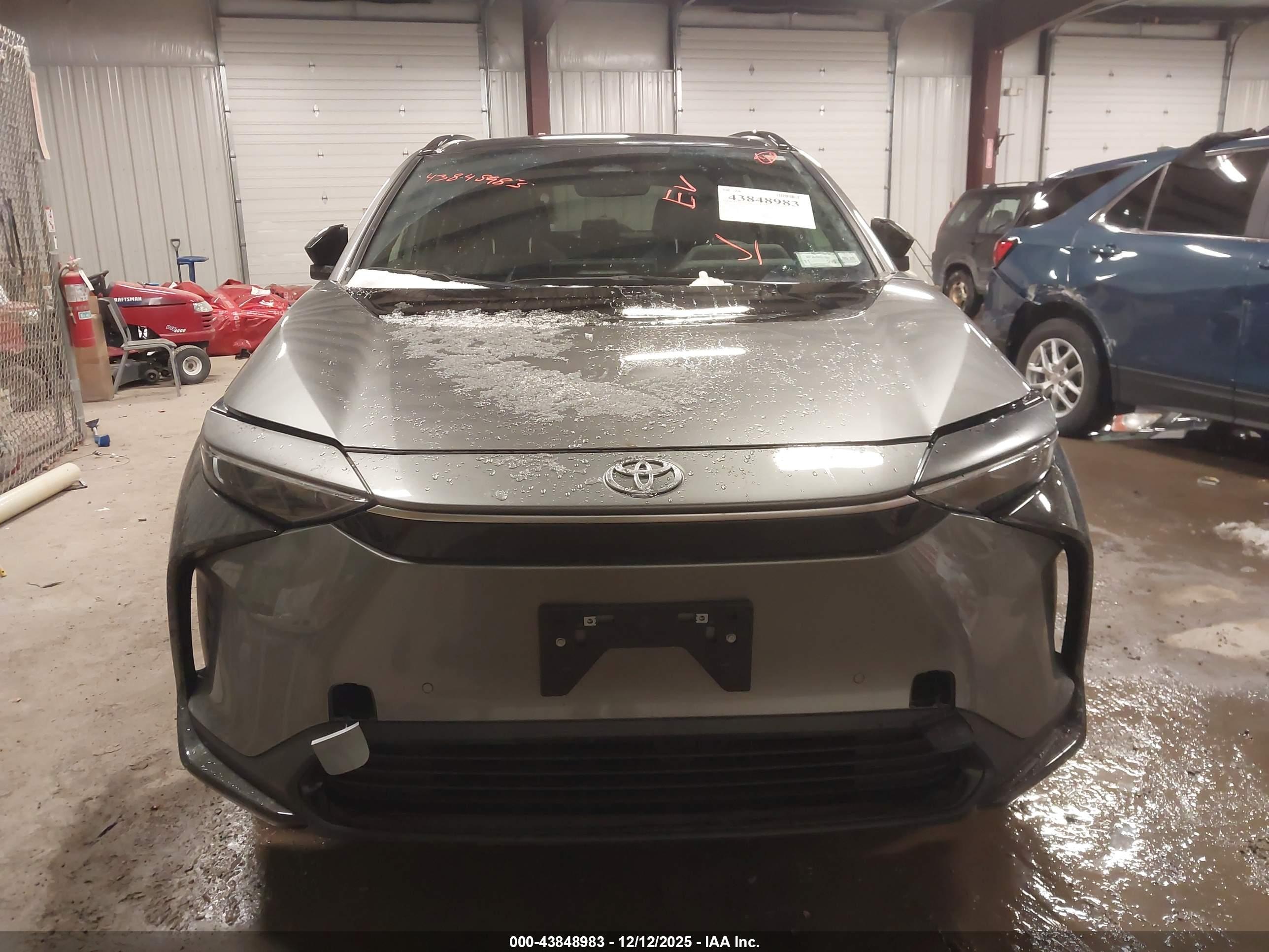 TOYOTA BZ4X image 6