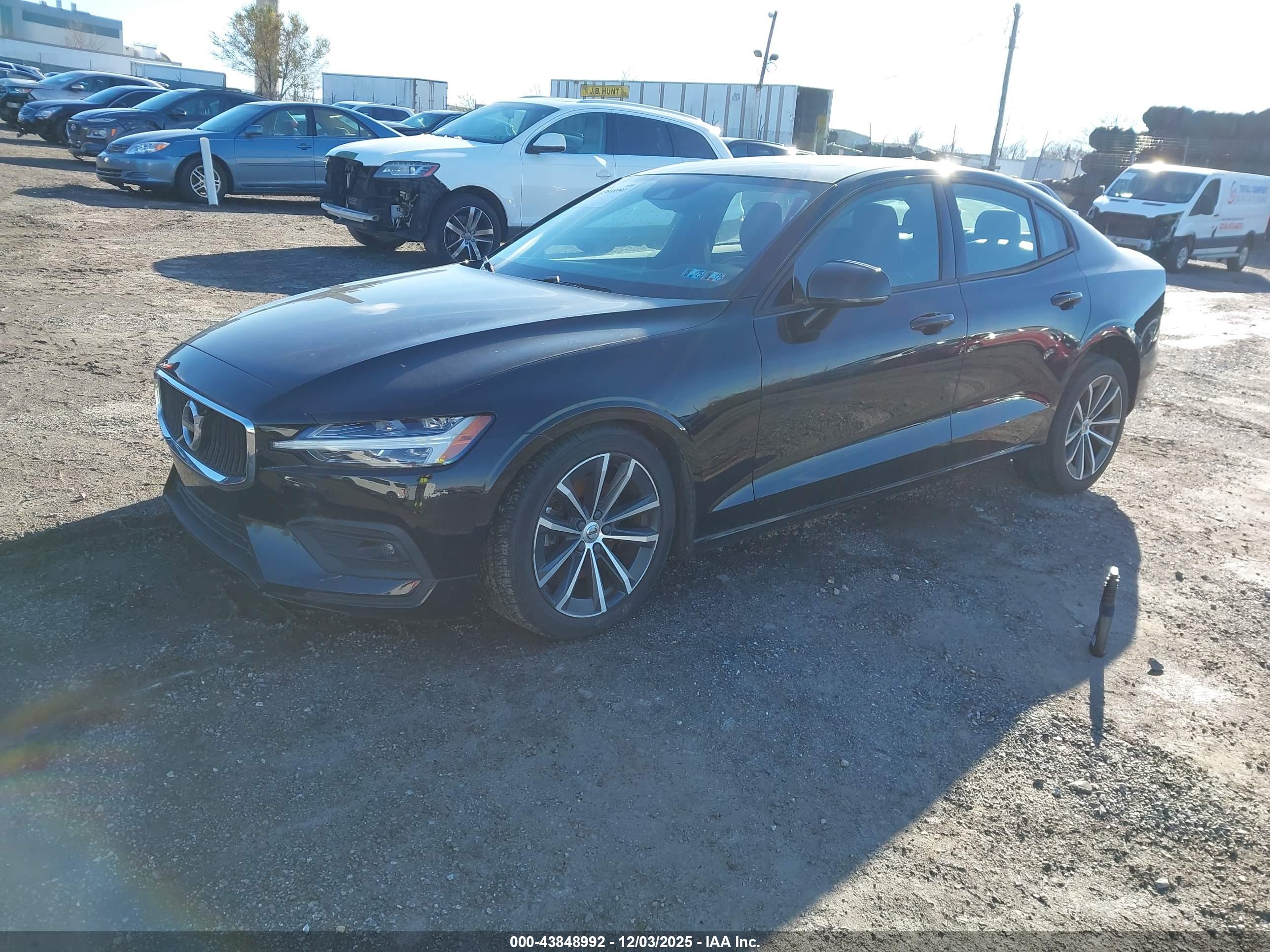 VOLVO S60 image 2