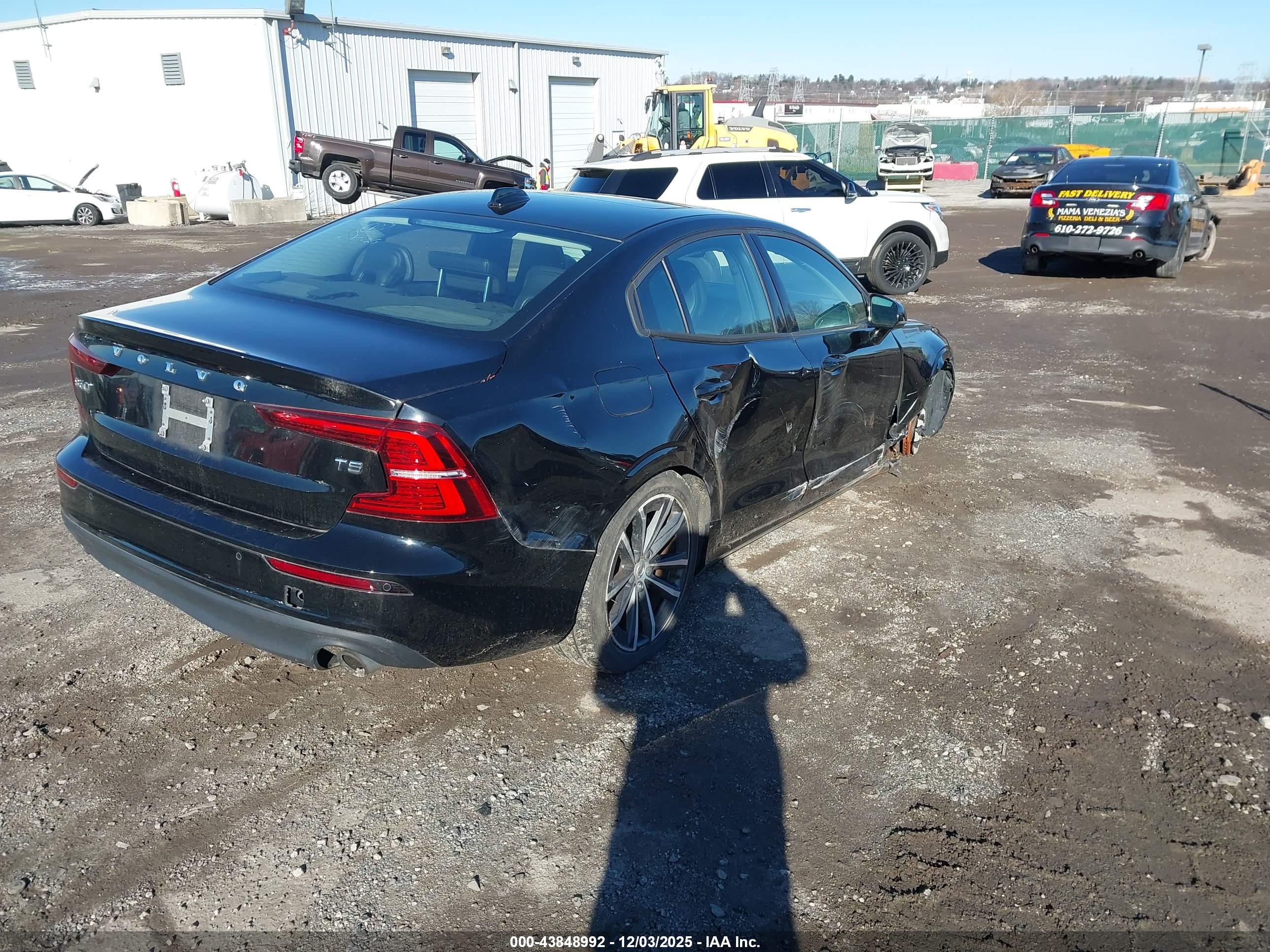 VOLVO S60 image 4