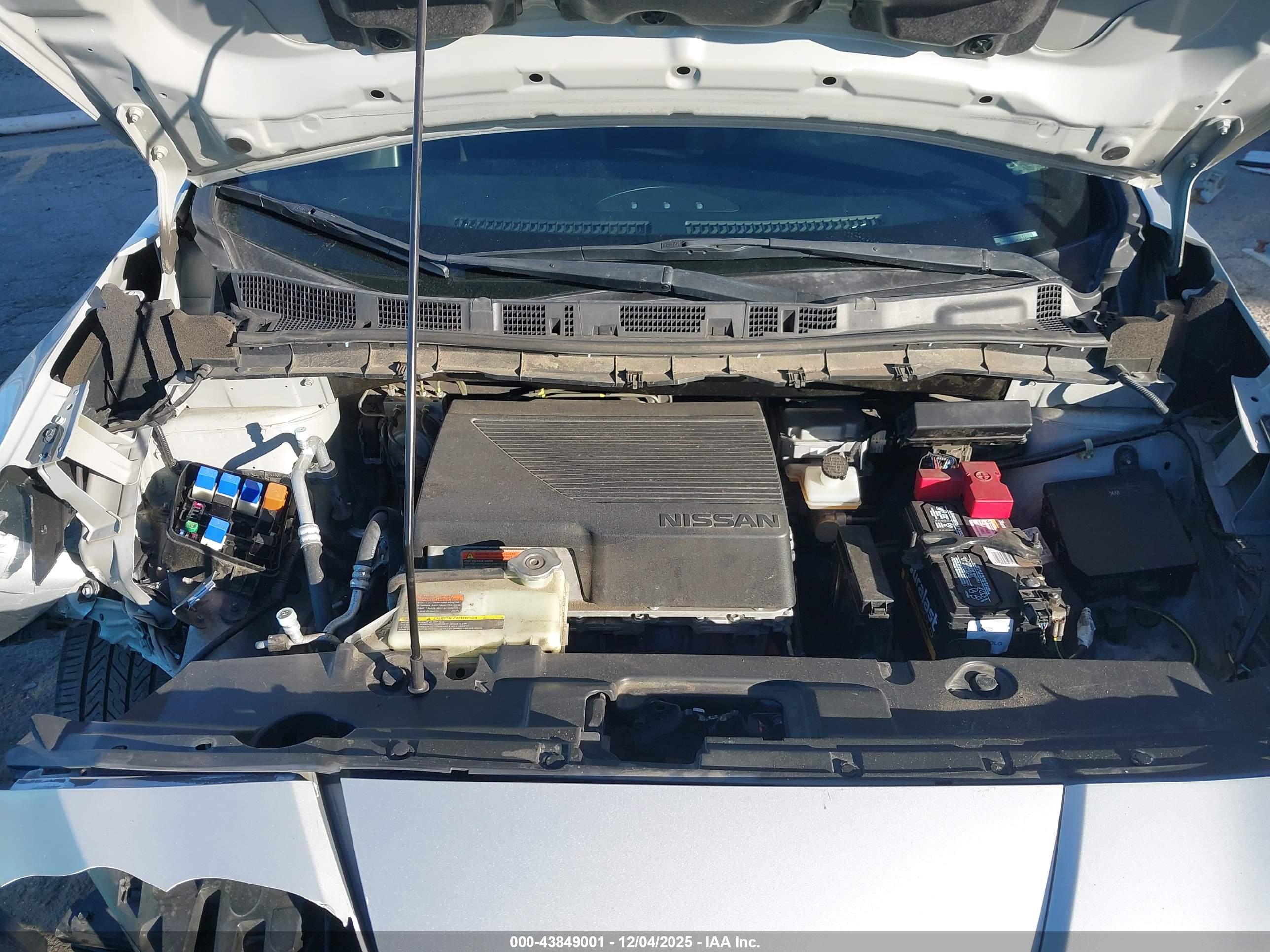 NISSAN LEAF image 10