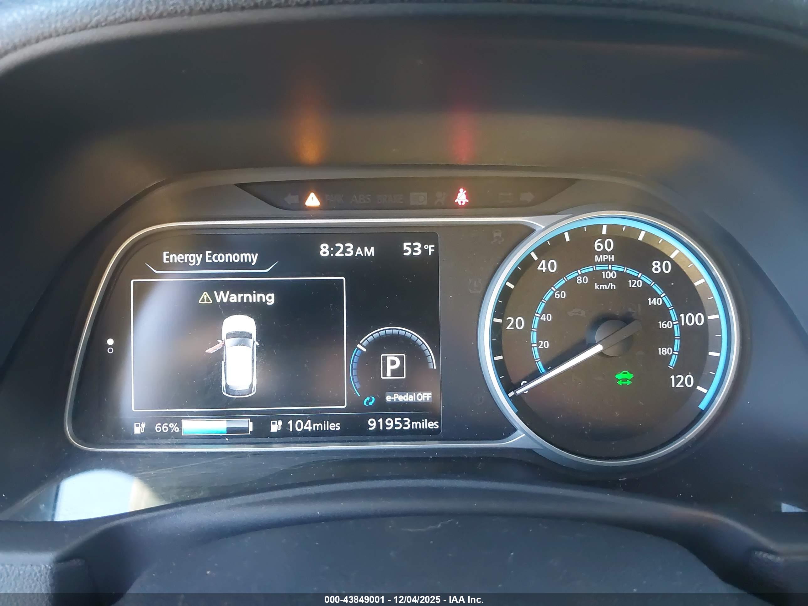 NISSAN LEAF image 7
