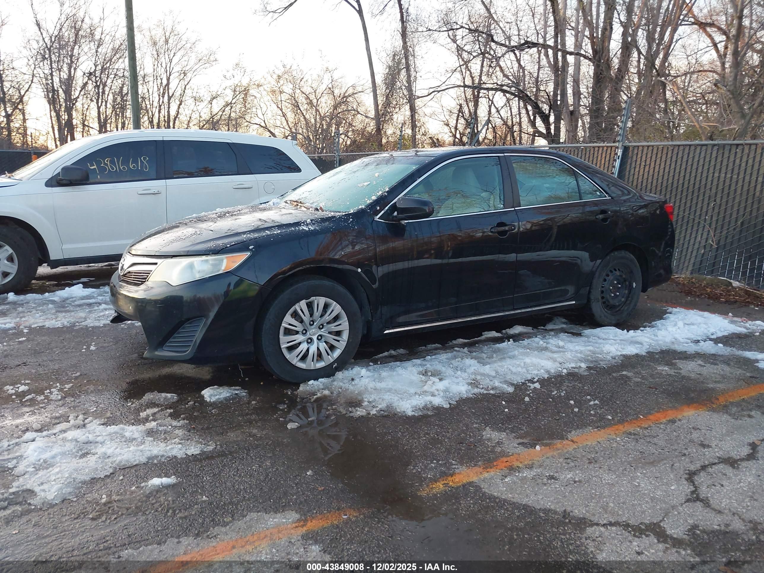 TOYOTA CAMRY image 2