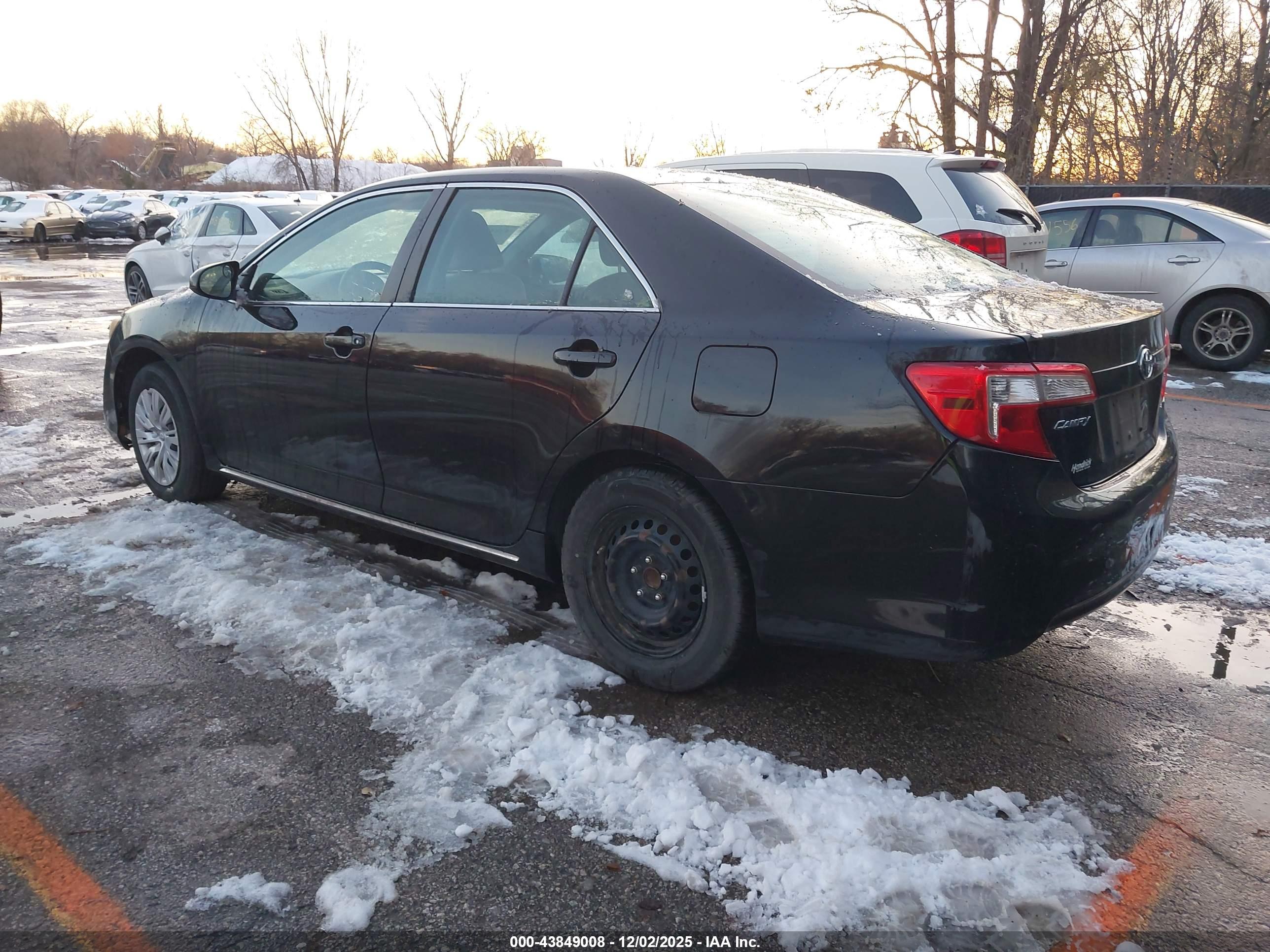 TOYOTA CAMRY image 3