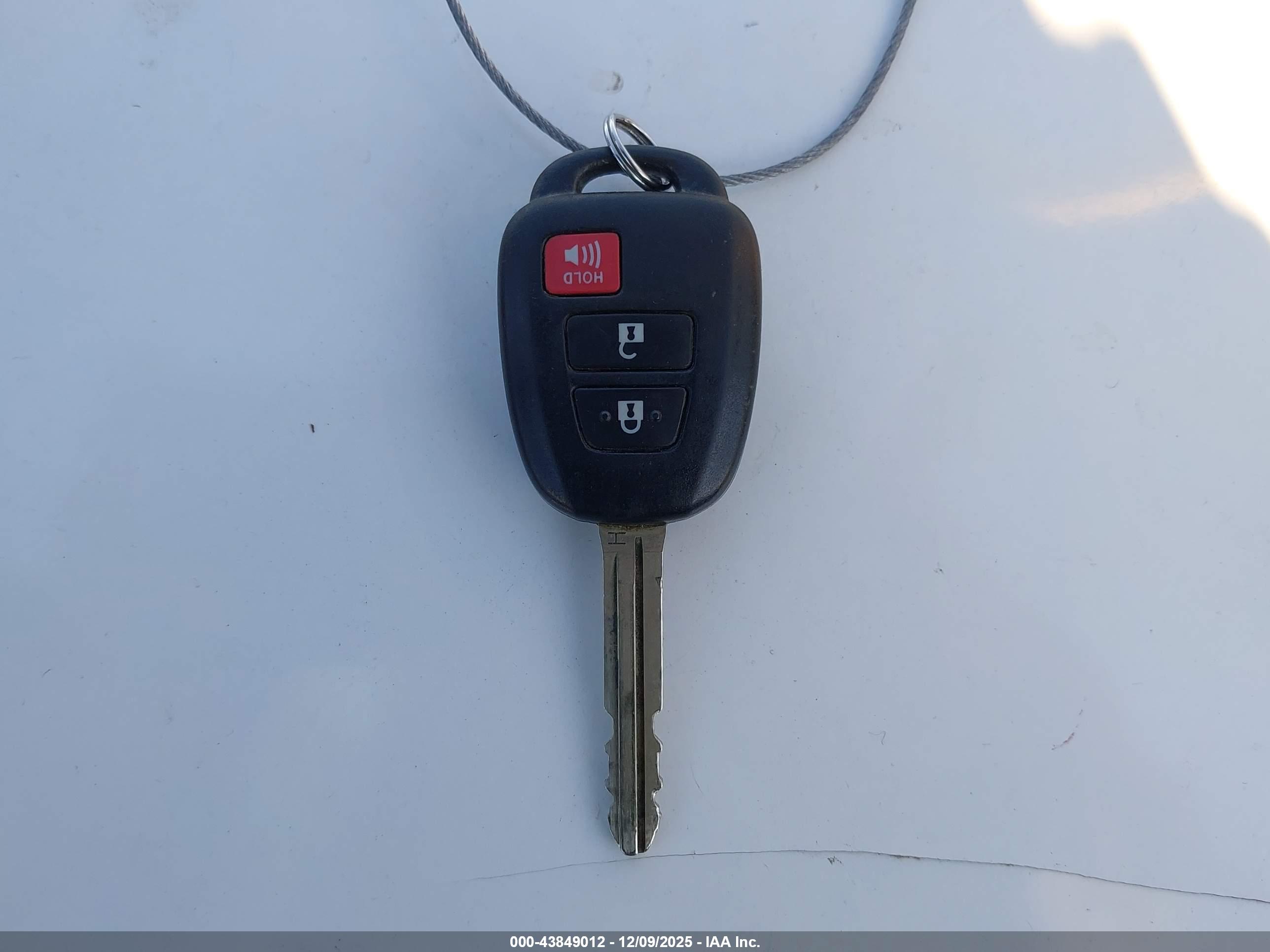 TOYOTA RAV4 image 11