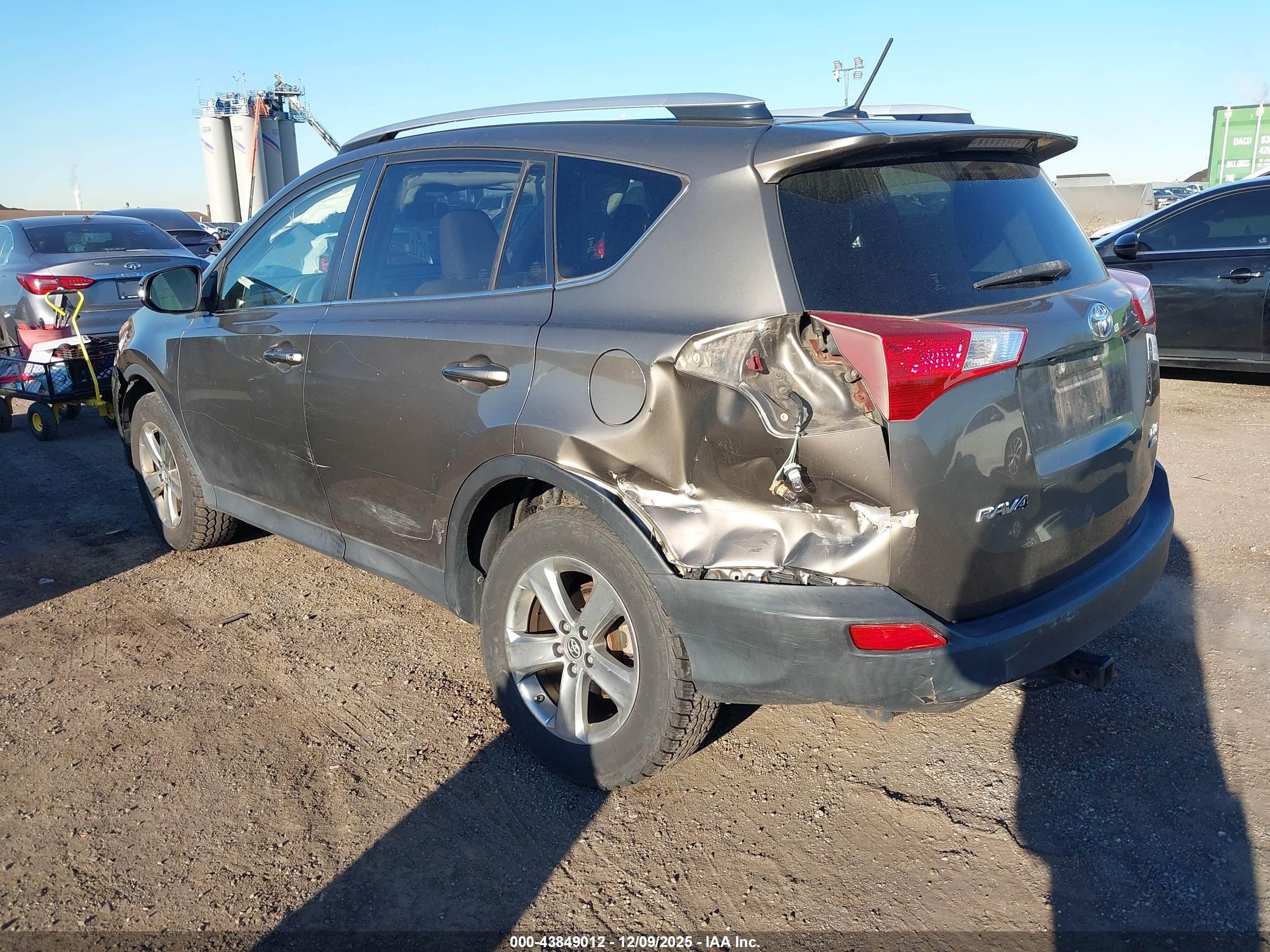 TOYOTA RAV4 image 3