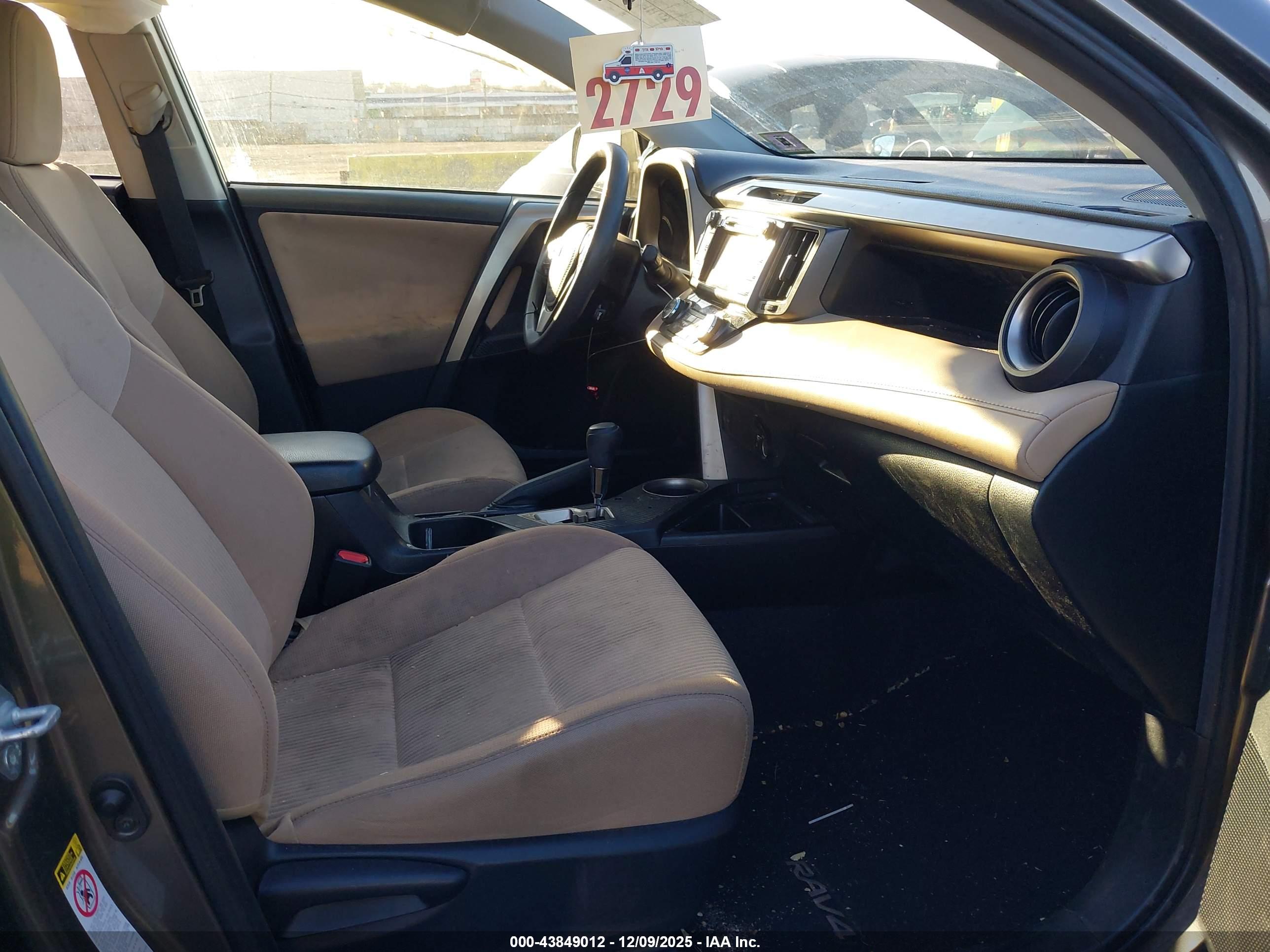 TOYOTA RAV4 image 5