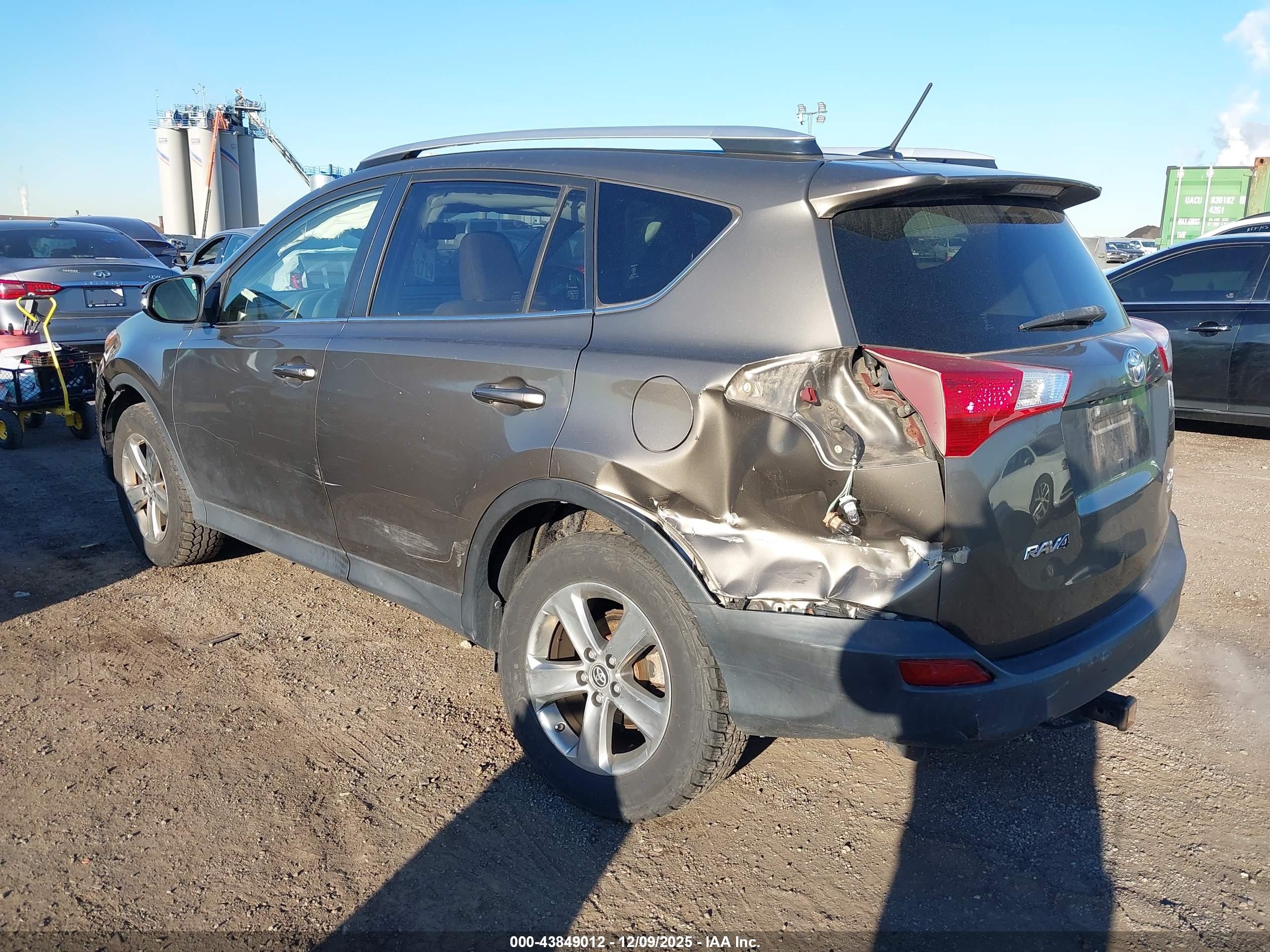 TOYOTA RAV4 image 6