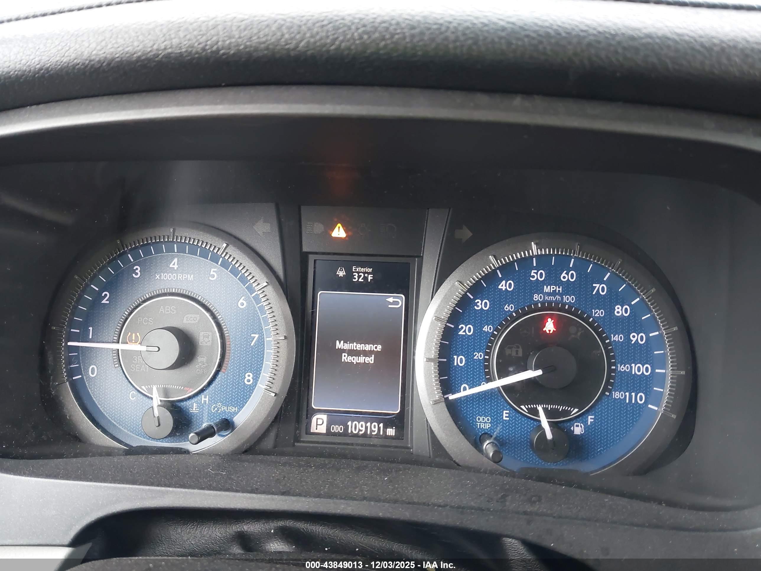 TOYOTA SIENNA image 7