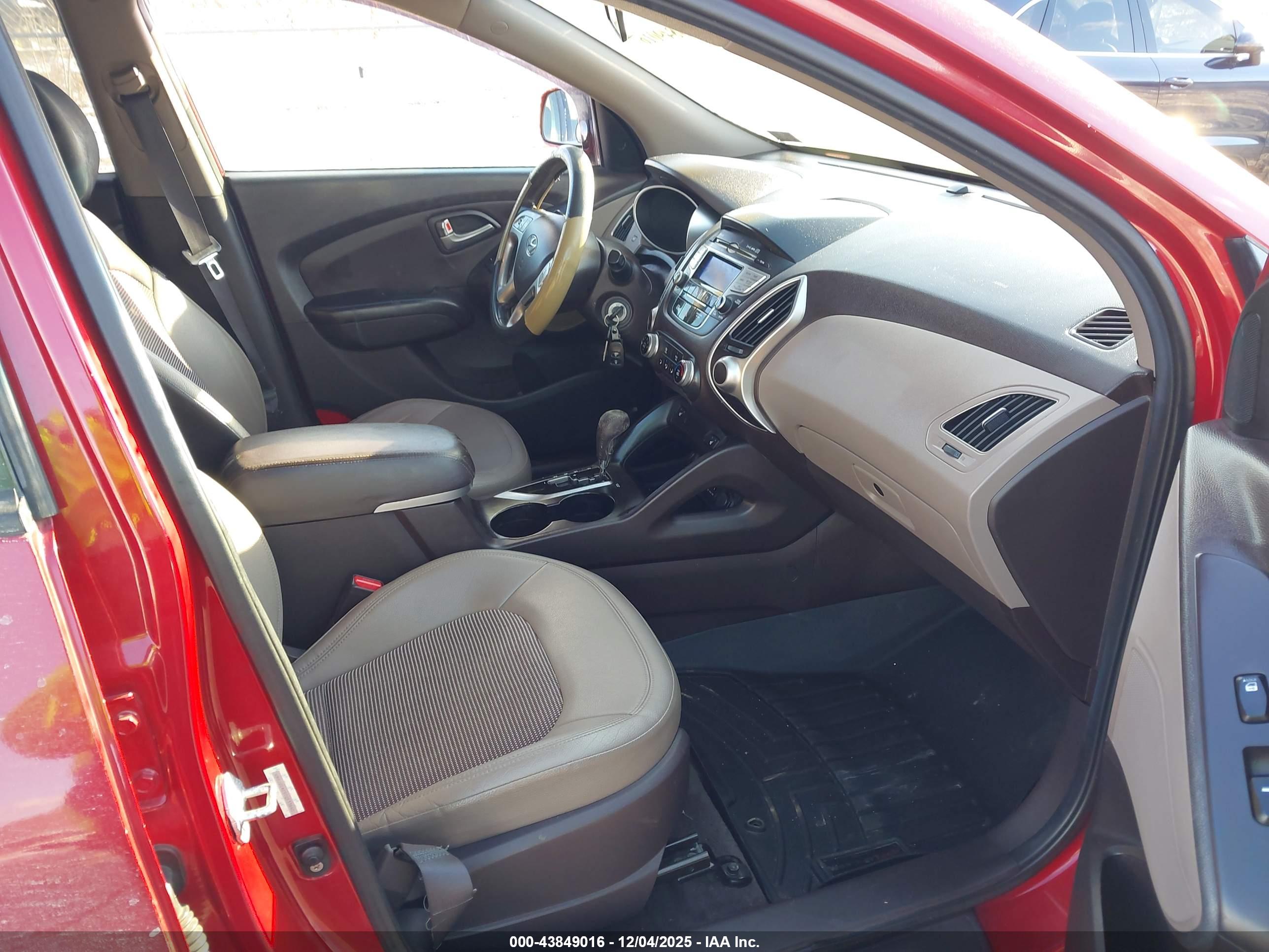 HYUNDAI TUCSON image 5