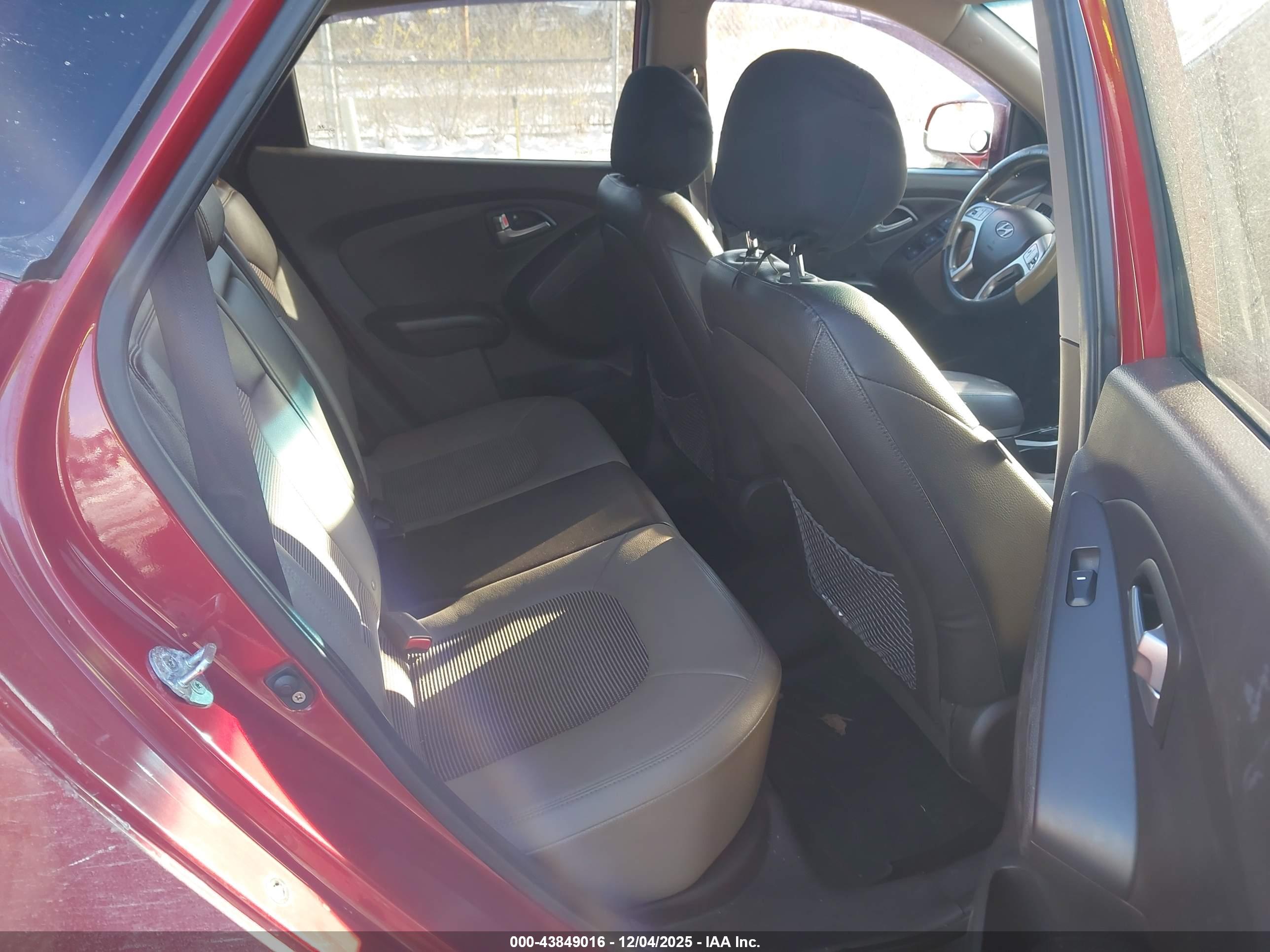 HYUNDAI TUCSON image 8