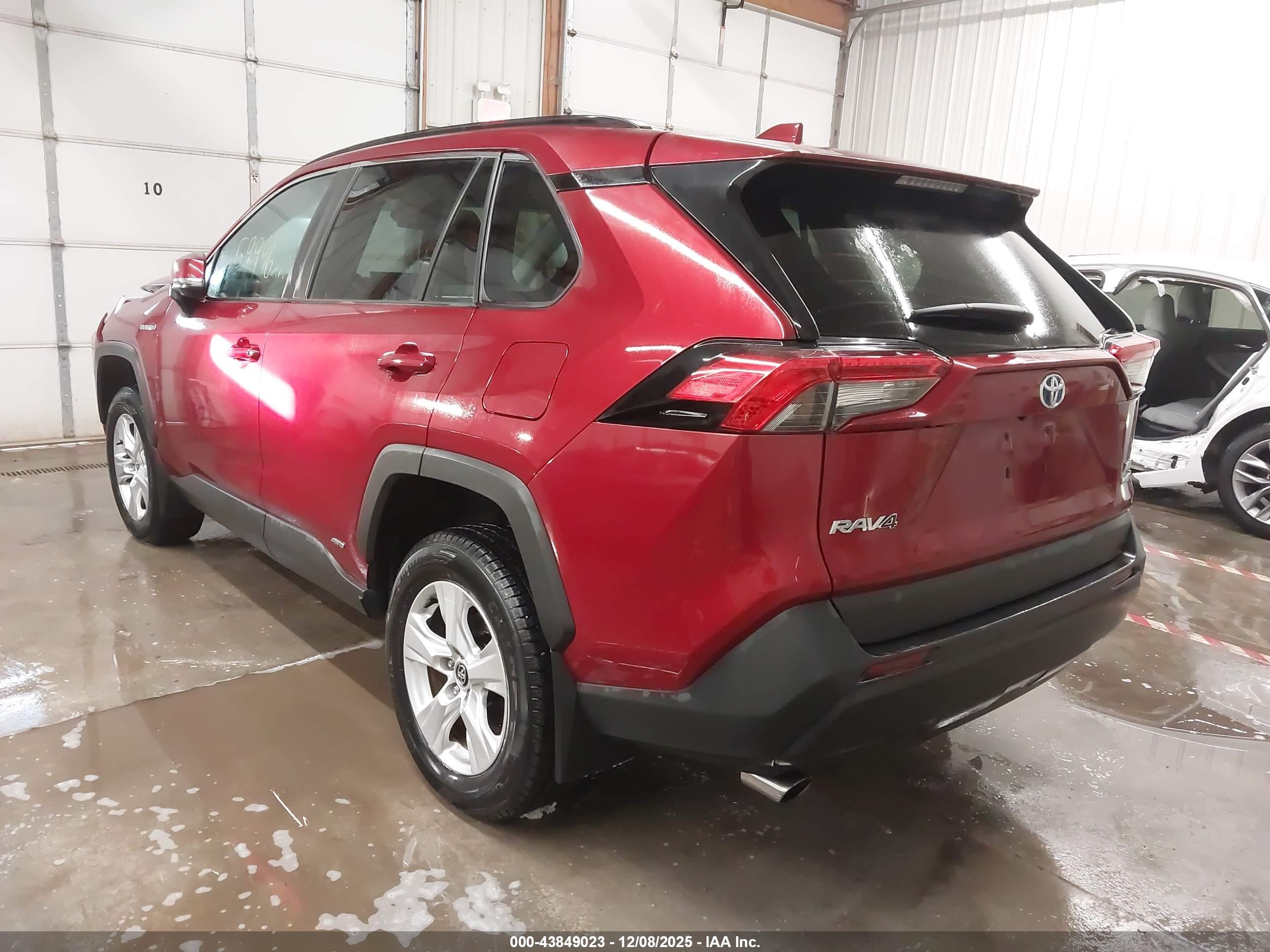 TOYOTA RAV4 image 3