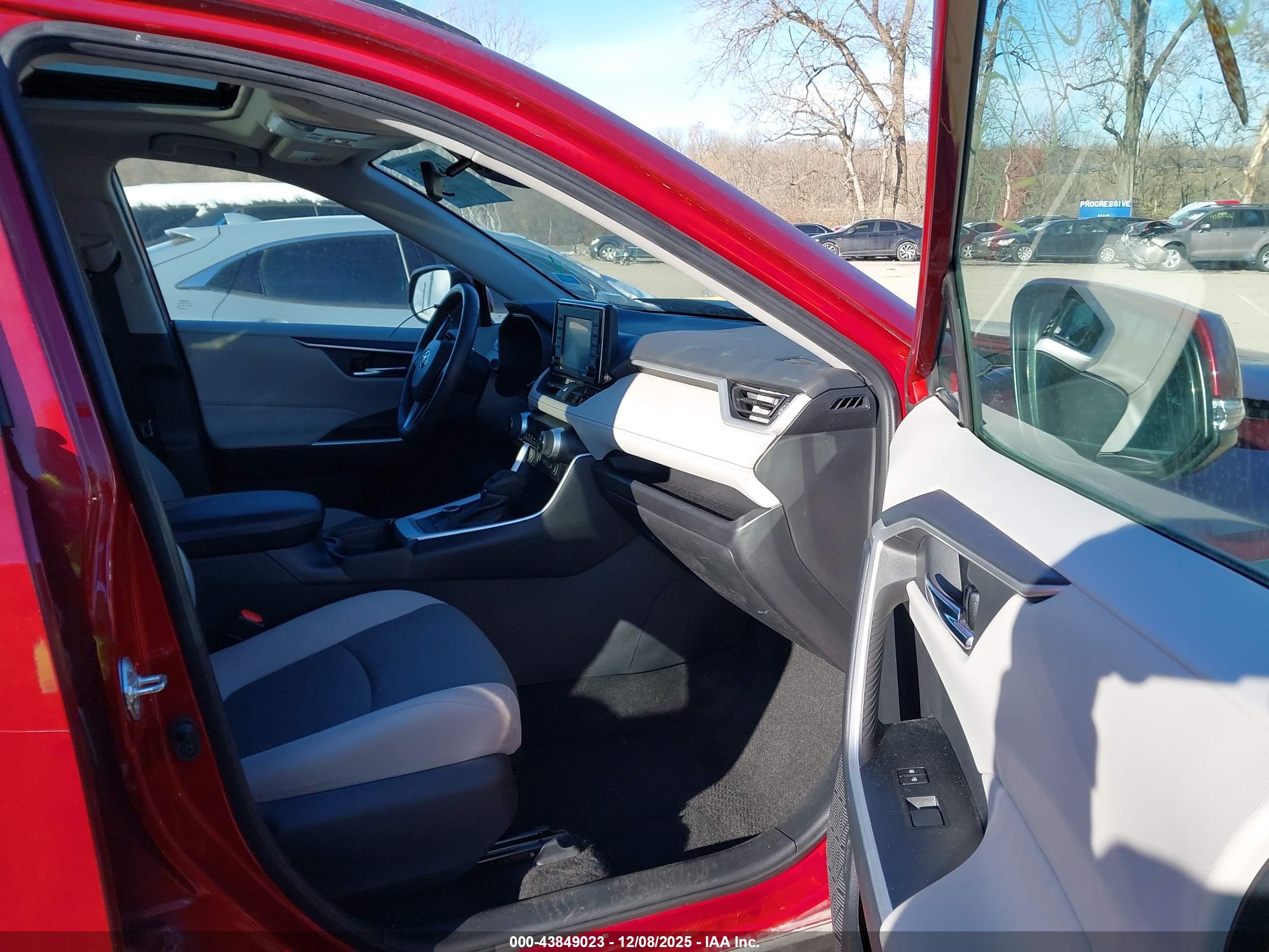 TOYOTA RAV4 image 5