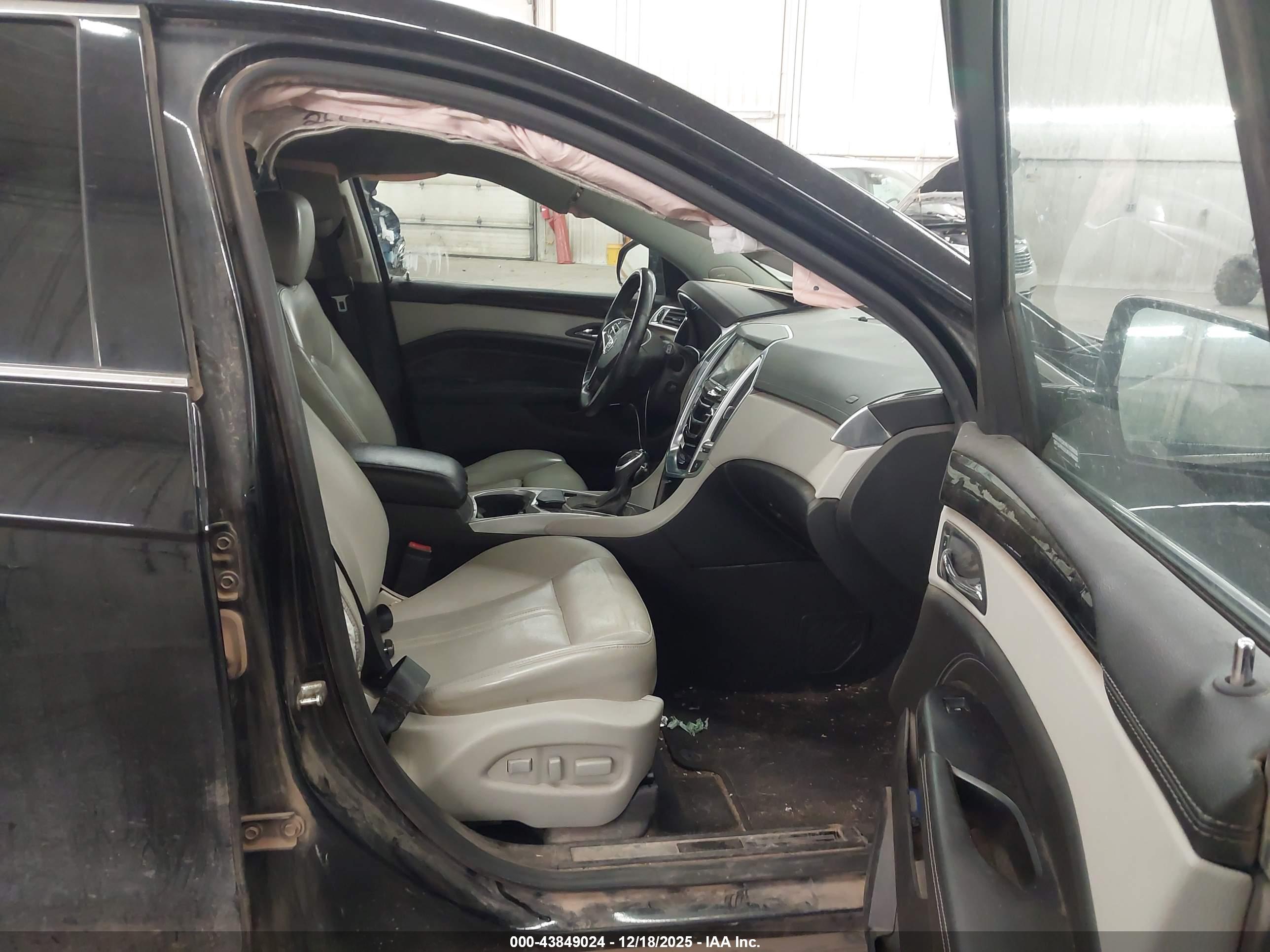 CADILLAC SRX image 5