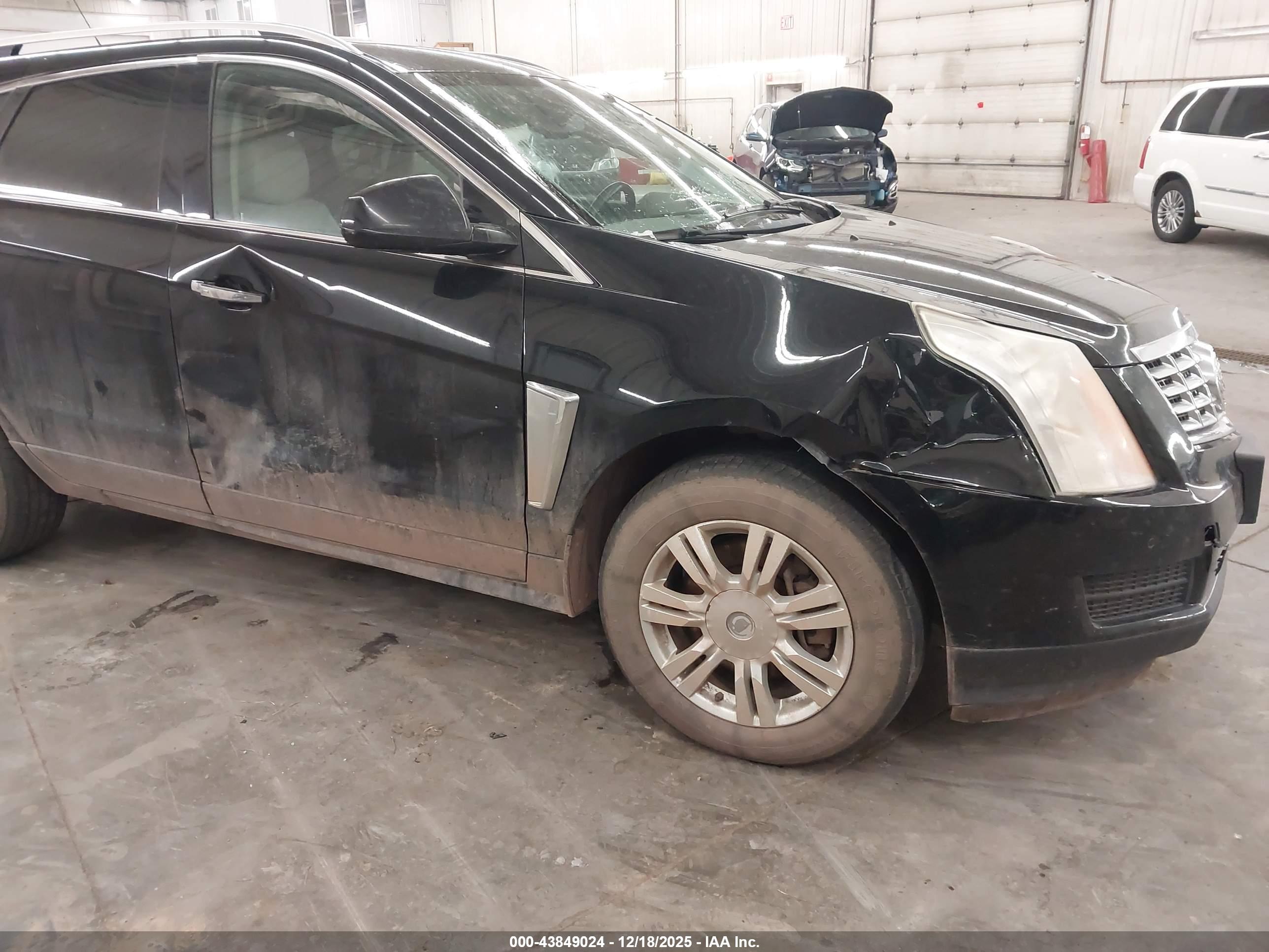 CADILLAC SRX image 6