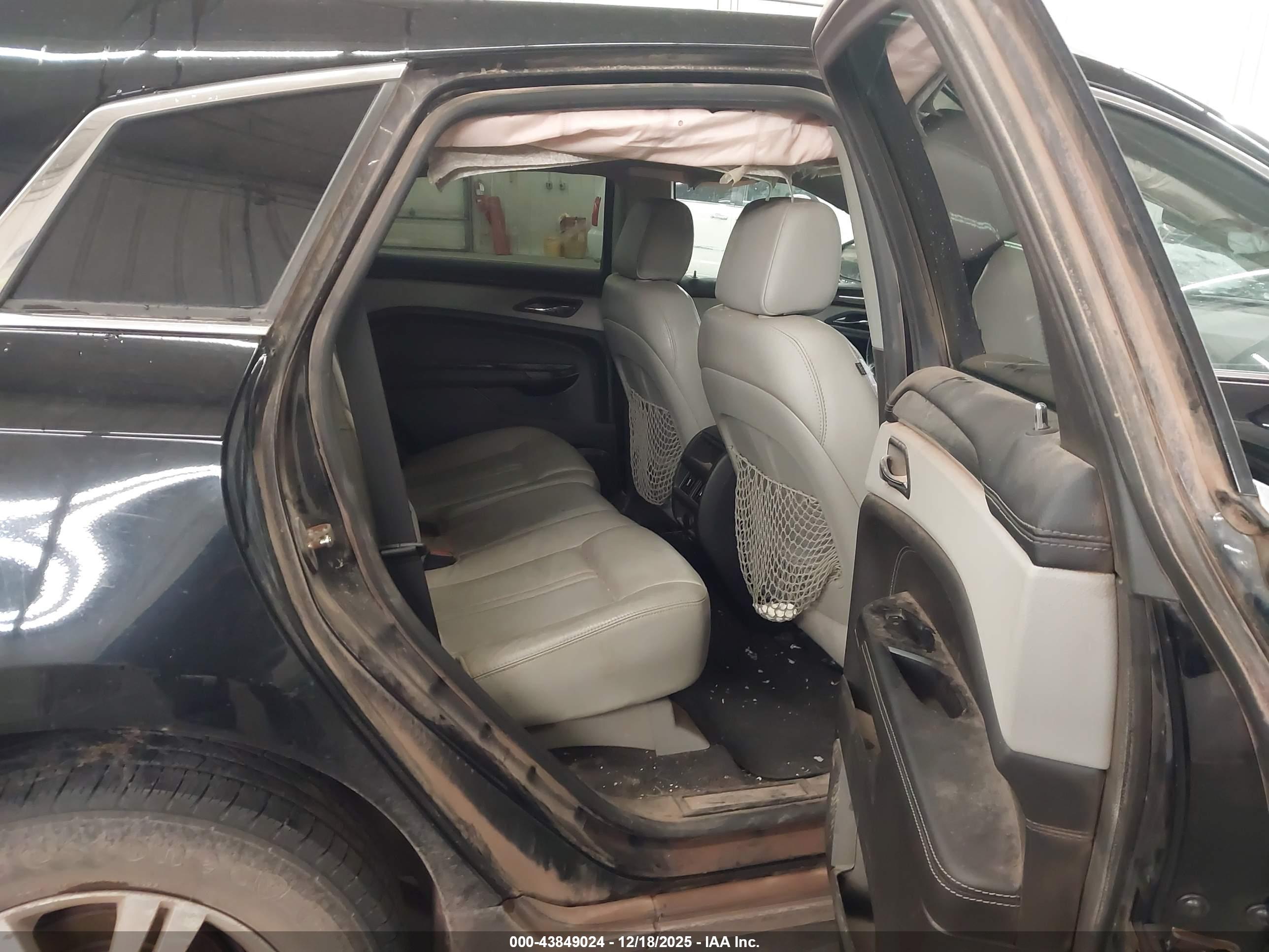 CADILLAC SRX image 8