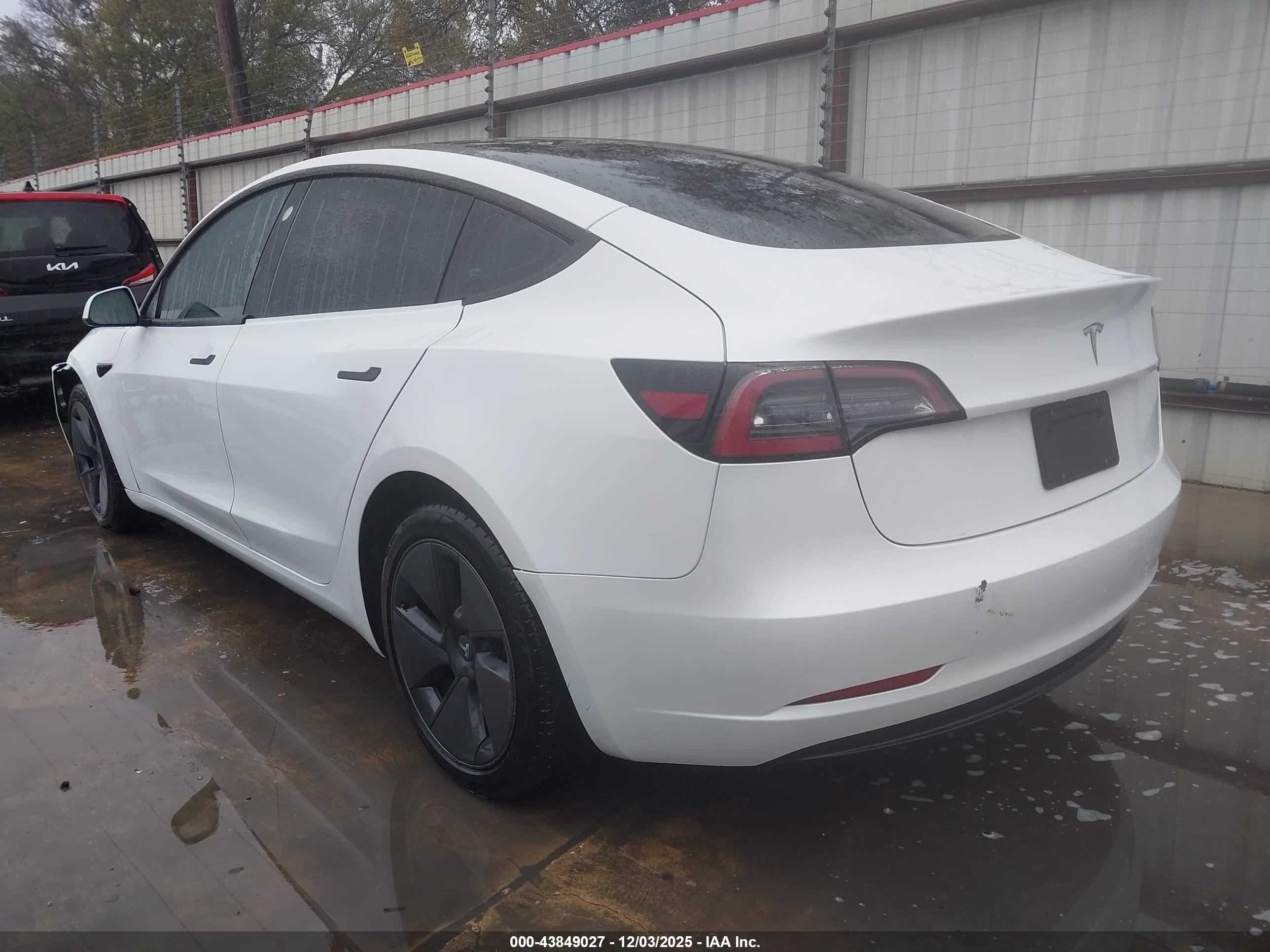 TESLA MODEL image 3