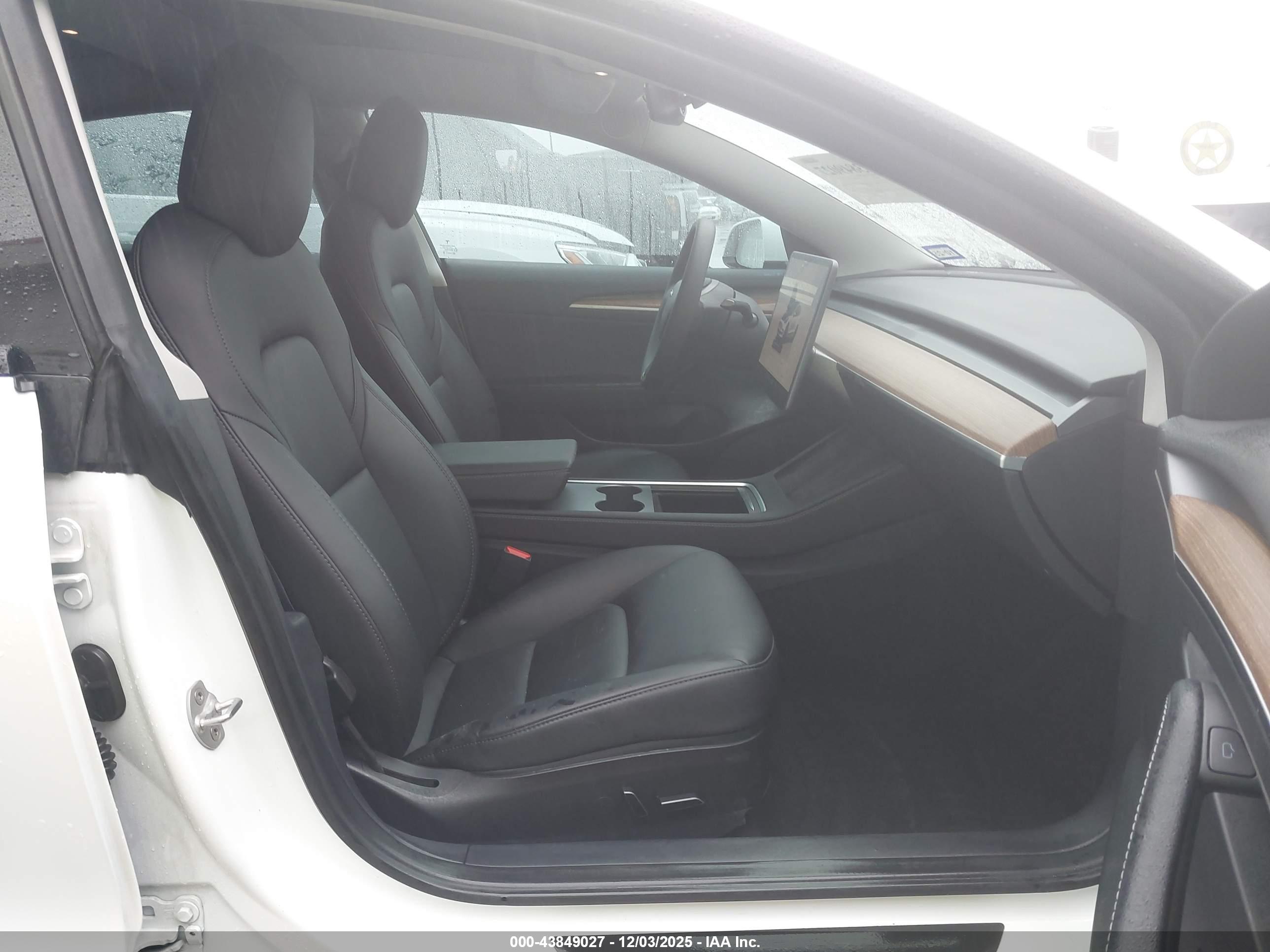 TESLA MODEL image 5